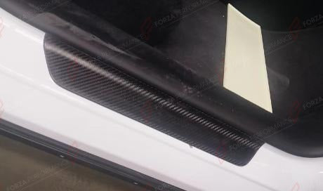 DRY CARBON FRONT DOOR SILL COVERS for TESLA MODEL Y JUNIPER 2025+
Set includes:

Front Door Sill Covers
Material: Dry Carbon

NOTE: Add-on type - installs over the original part. Professional installation is required.