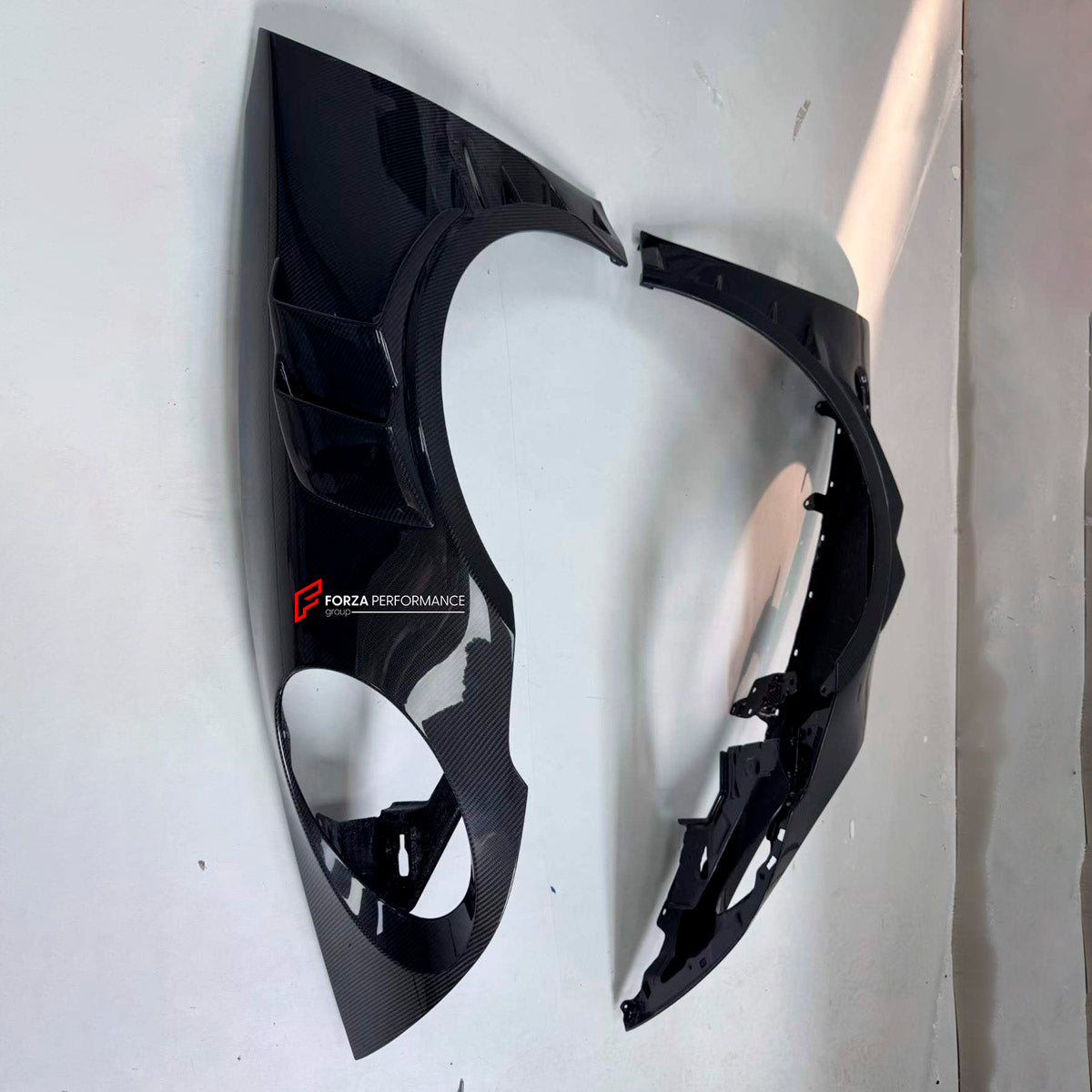 DRY CARBON Front Fenders for Porsche 911 992.1 Carrera 2019 - 2025
Set includes:

Front Fenders
Material: Dry Carbon

NOTE: Professional installation is required.