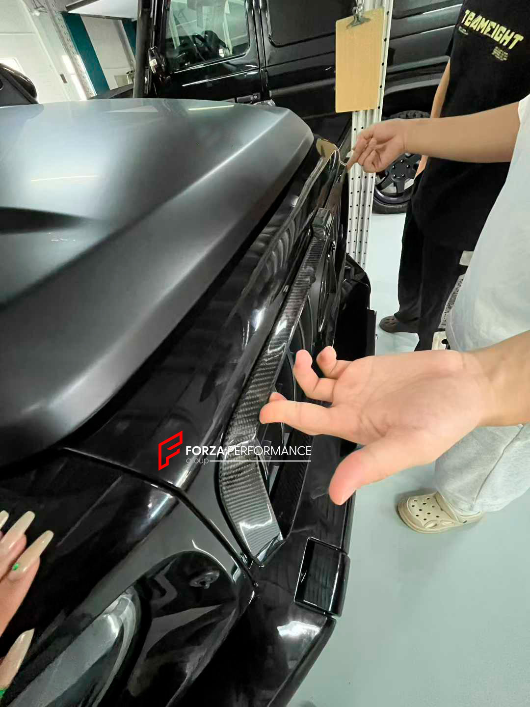 DRY CARBON GRILLE FRAME for MERCEDES-BENZ G-CLASS W465 G450 G350 G500 G550 AMG G63 2024+



Set includes:

Grille Frame

Material: Dry Carbon

NOTE: Professional installation is required
