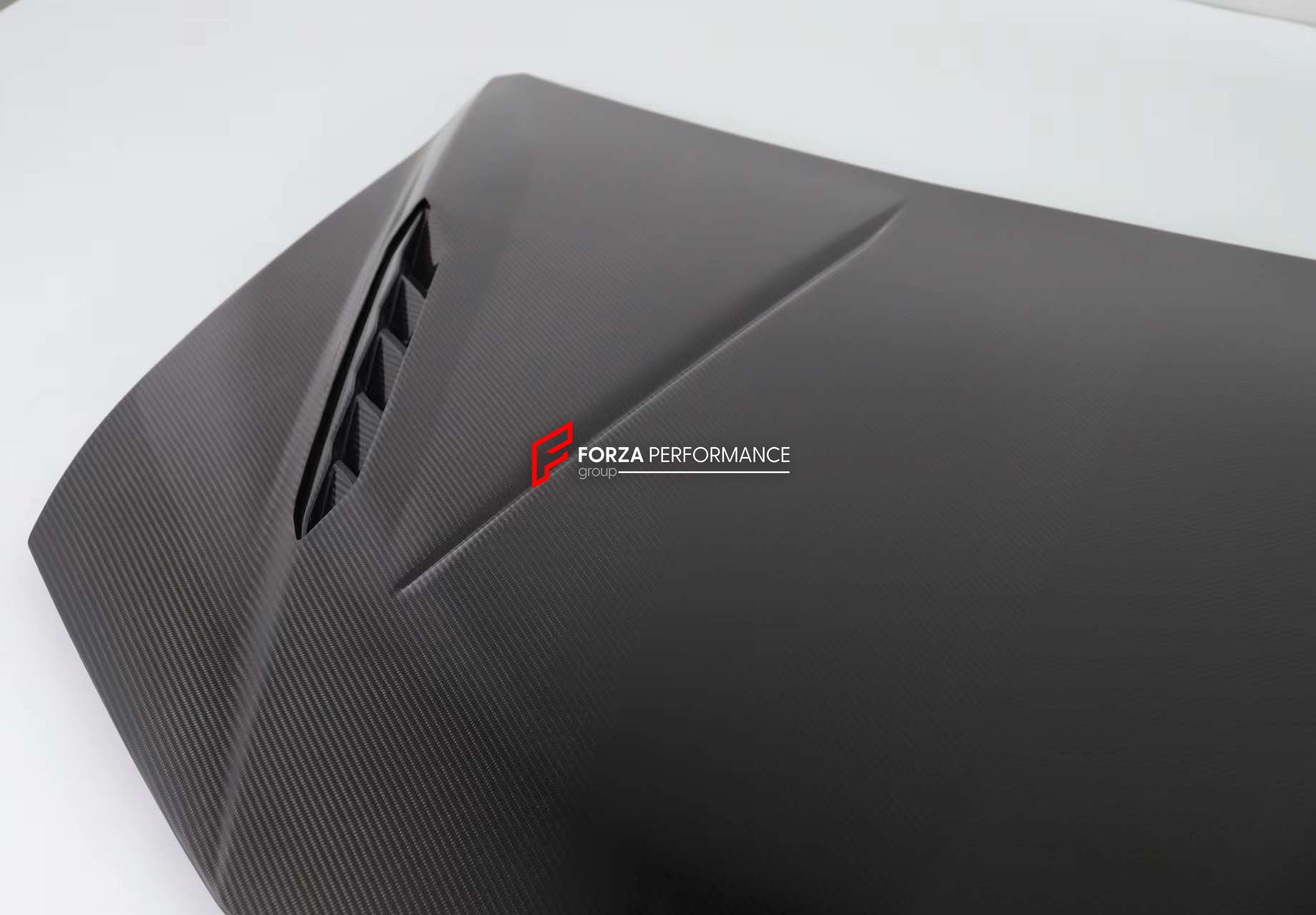 DRY CARBON HOOD AND REAR DIFFUSER for LAMBORGHINI URUS S  Set includes:  Hood Rear Diffuser
