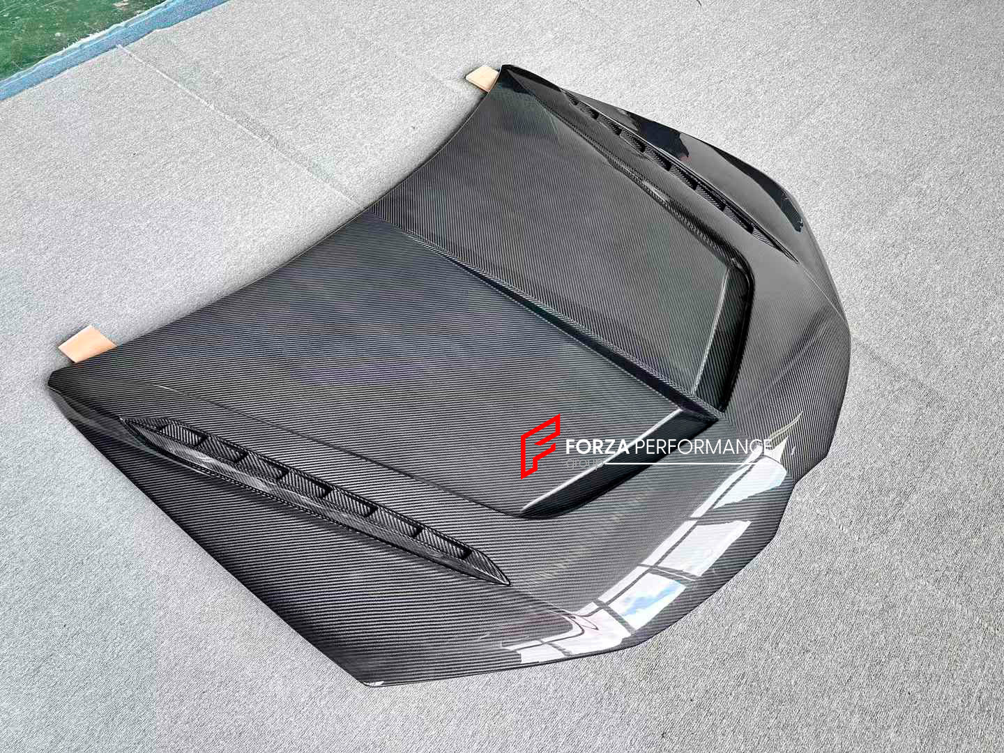 DRY CARBON HOOD BONNET for LAMBORGHINI URUS 2018+

Set includes:

Hood / Bonnet

Material: Dry Carbon

Note: Professional installation is required

Payment ►
Visa

Mastercard

PayPal with a credit card (add 4.4% at checkout)
Payoneer
Cryptocurrency
Shipment ►
By express DHL/UPS/TNT/FedEx
To the local international airport
Special line by air
Special line by the sea
To Europe and the UK by train

Please let us know which shipping option you prefer.