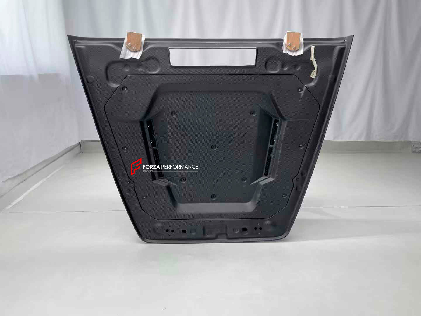 DRY CARBON HOOD BONNET for MERCEDES BENZ G-CLASS W465 G63 G550 G500 G350 2024+

Set includes:

Hood / Bonnet

Material: Dry Carbon
