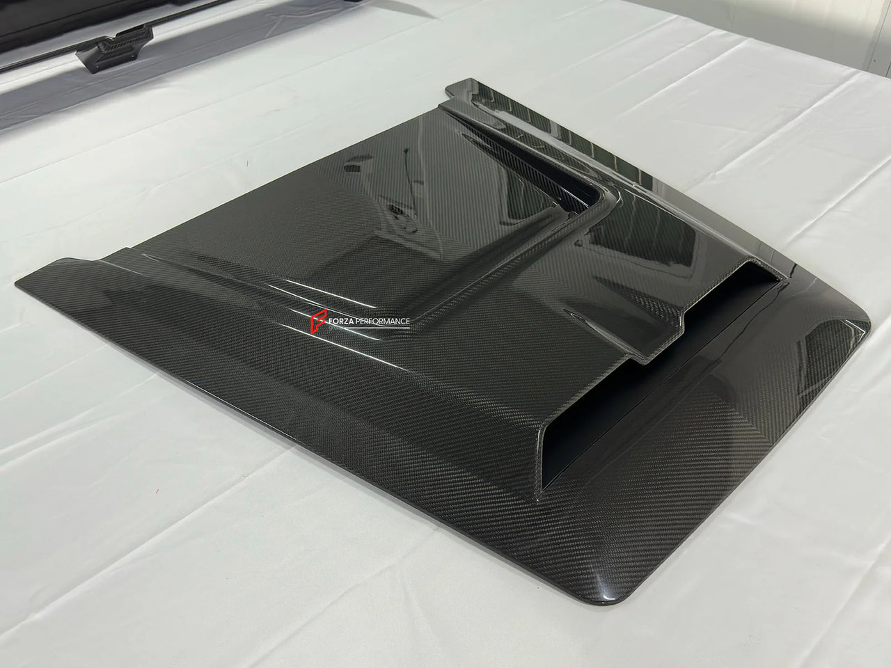 DRY CARBON HOOD BONNET for MERCEDES BENZ G-CLASS W465 G63 G550 G500 G350 2024+

Set includes:

Hood / Bonnet

Material: Dry Carbon