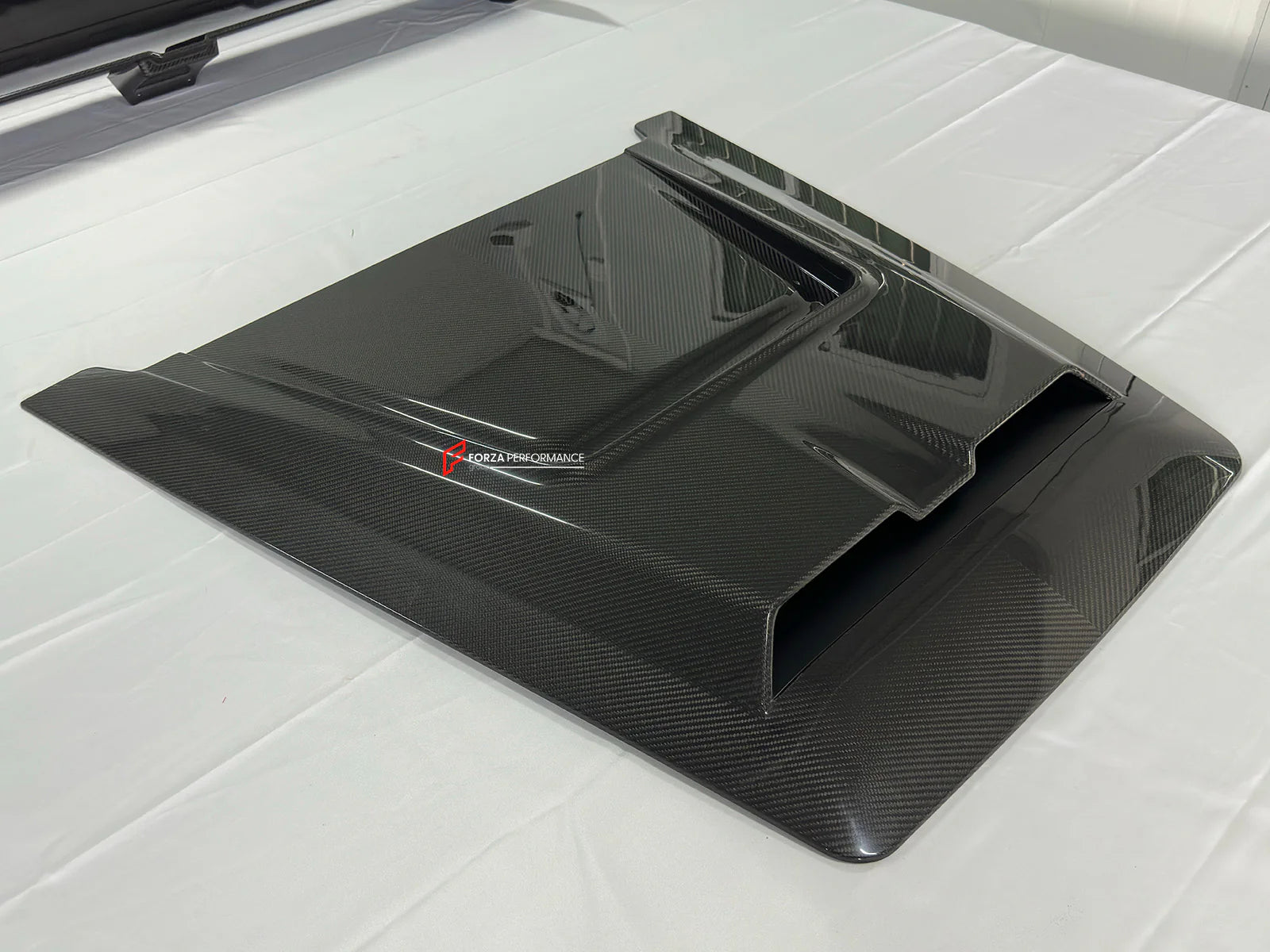 DRY CARBON HOOD BONNET for MERCEDES BENZ G-CLASS W465 G63 G550 G500 G350 2024+

Set includes:

Hood / Bonnet

Material: Dry Carbon