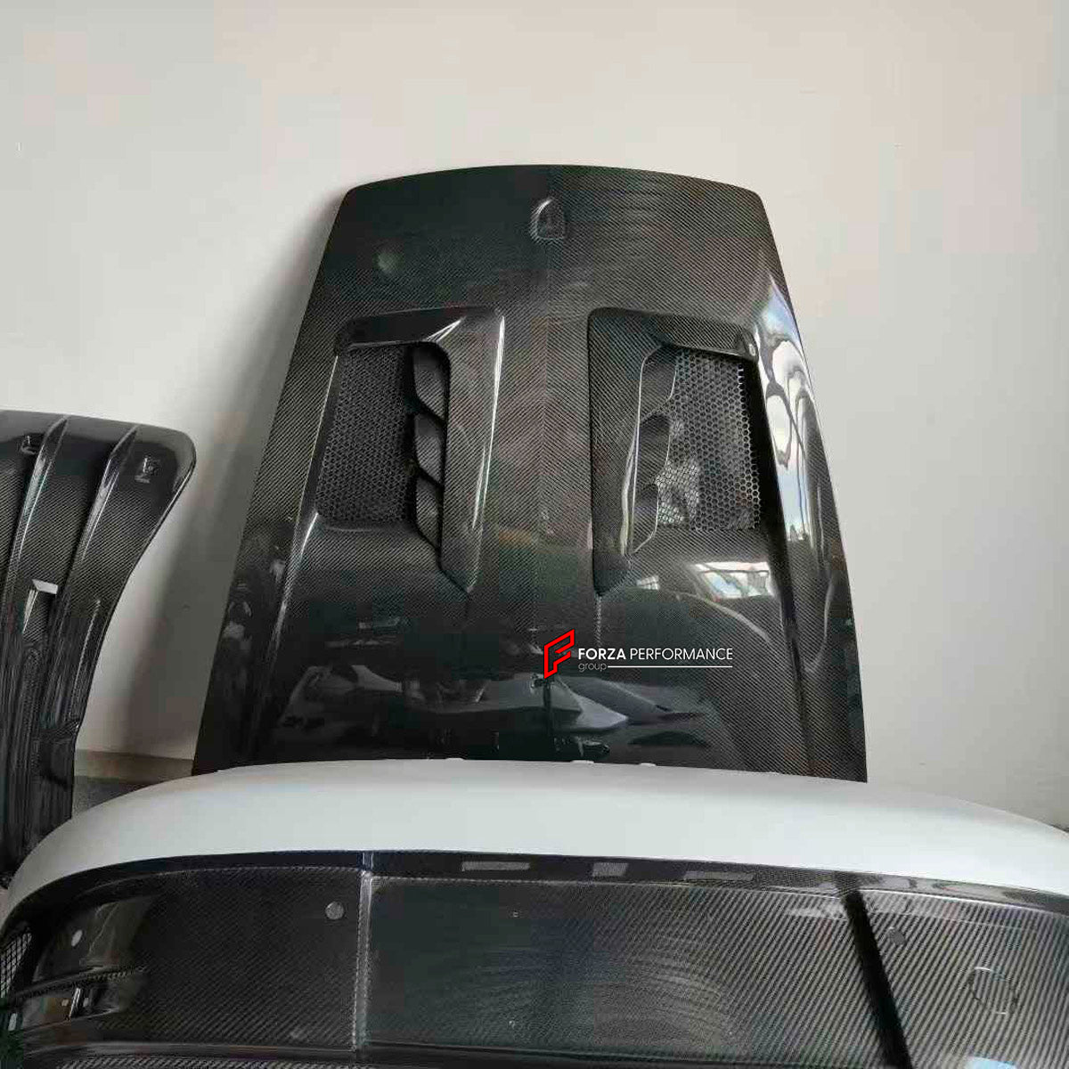 DRY CARBON Hood Bonnet for Porsche 911 992 2019+
Set includes:

Hood Bonnet
Material: Dry Carbon

NOTE: Professional installation is required.