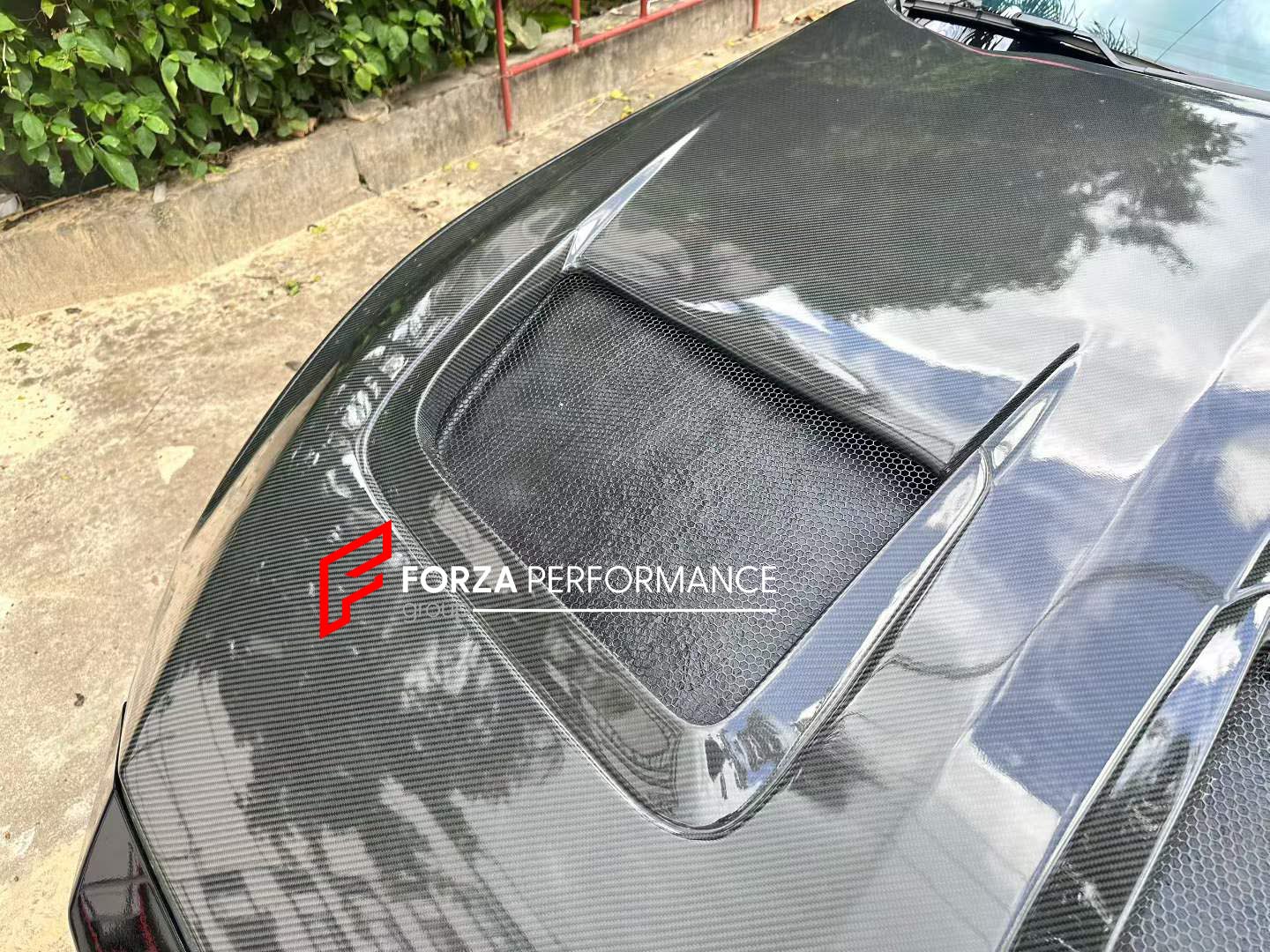 DRY CARBON HOOD FOR FORD MUSTANG GTD 2025+
