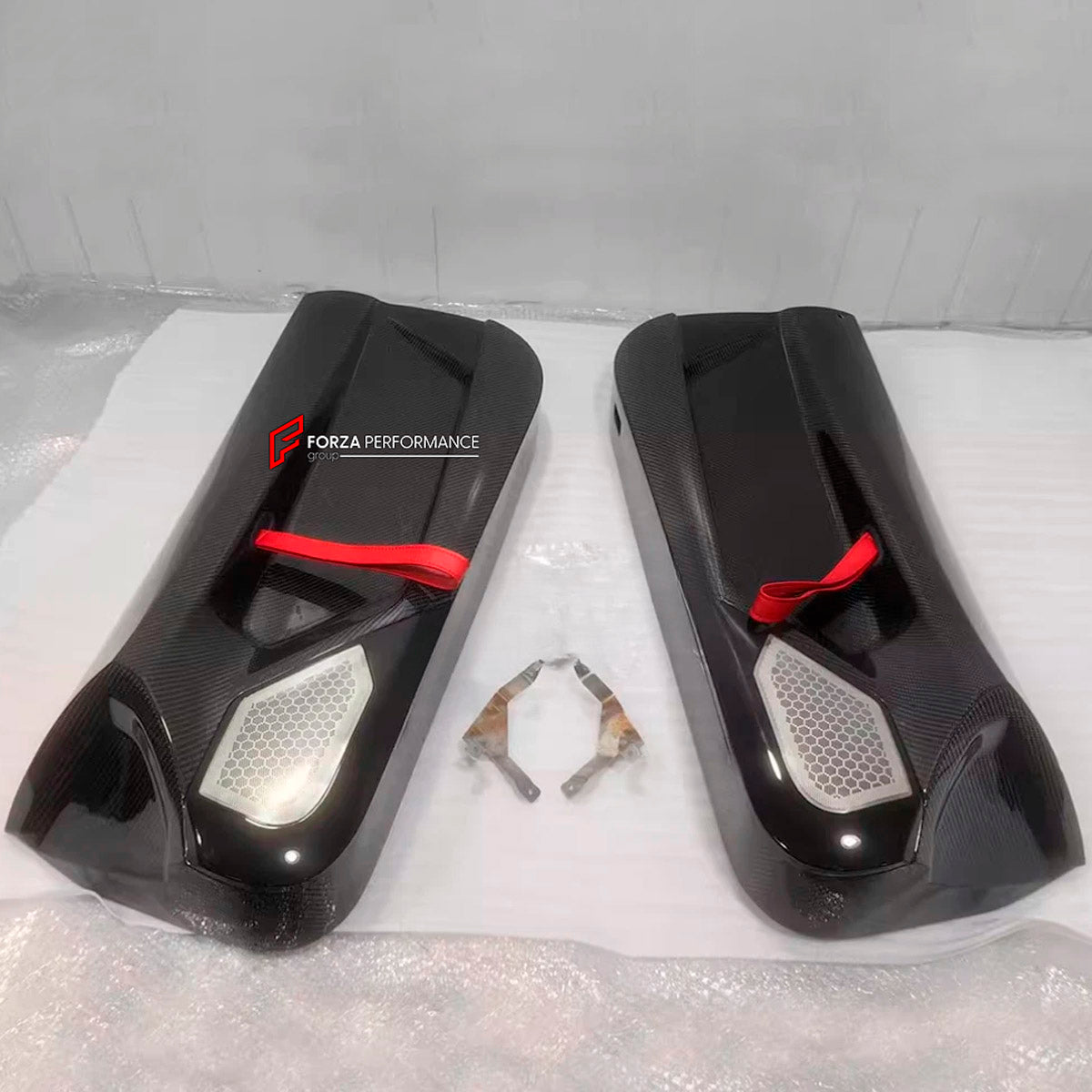 DRY CARBON Inner Door Panel for Lamborghini Aventador LP700 LP720 LP750 2011 - 2022
Set includes:

Inner Door Panel
Material: Dry Carbon

NOTE: Professional installation is required.