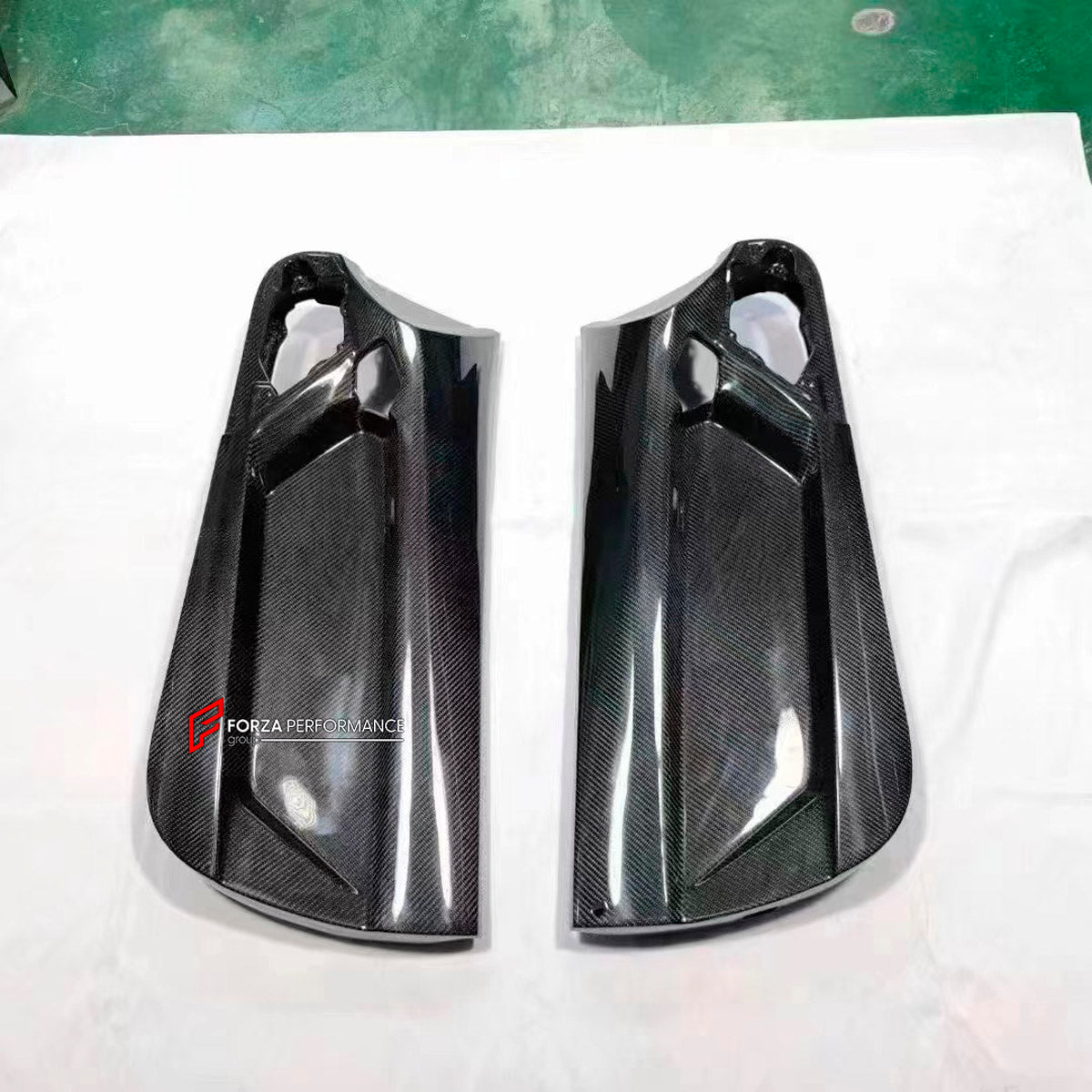 DRY CARBON Inner Door Panel for Lamborghini Aventador LP700 LP720 LP750 2011 - 2022
Set includes:

Inner Door Panel
Material: Dry Carbon

NOTE: Professional installation is required.