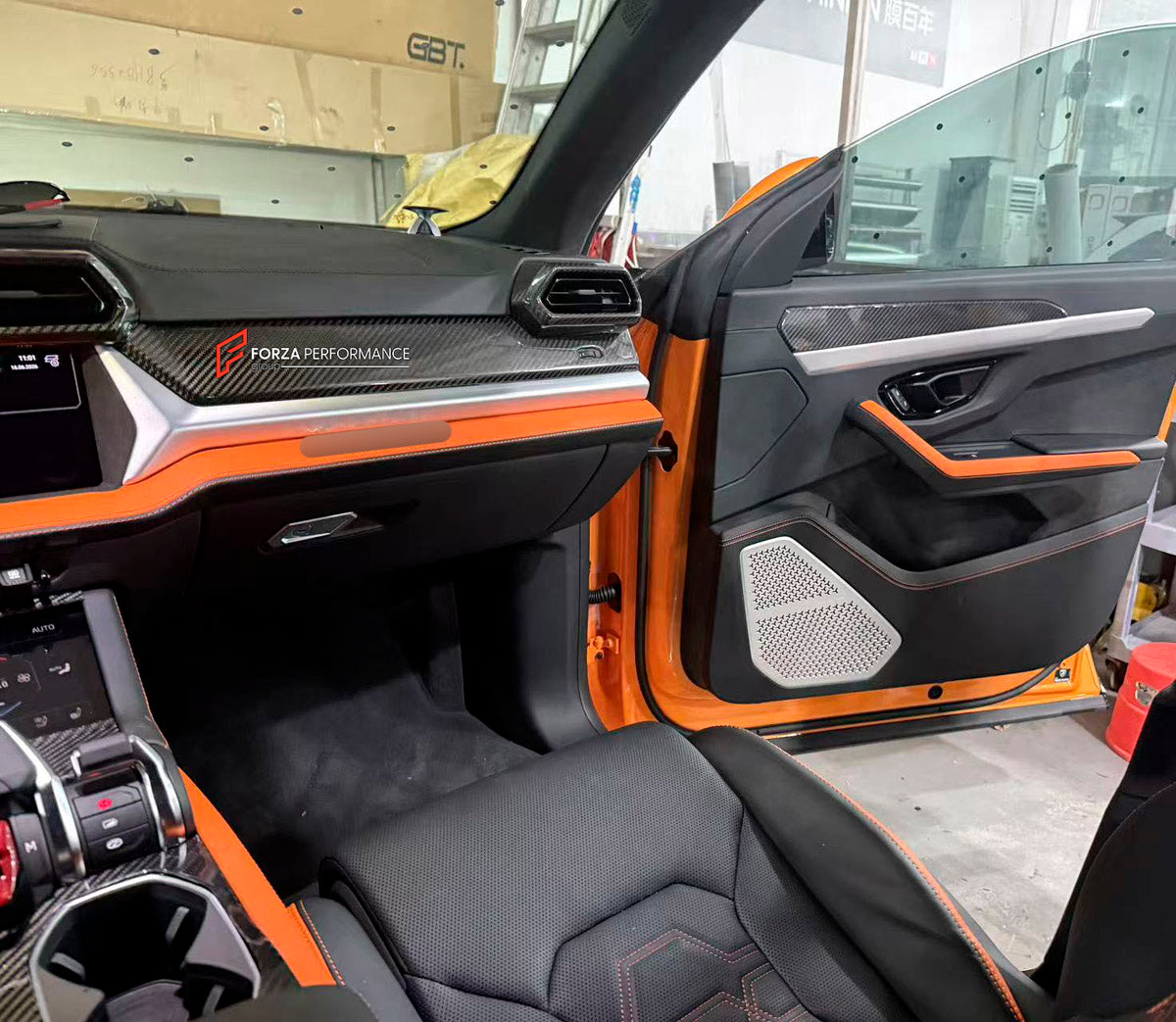 Dry Carbon Interior Kit for Lamborghini Urus 2018+
Set includes:

Interior Kit
Material: Dry Carbon

NOTE: Professional installation is required.