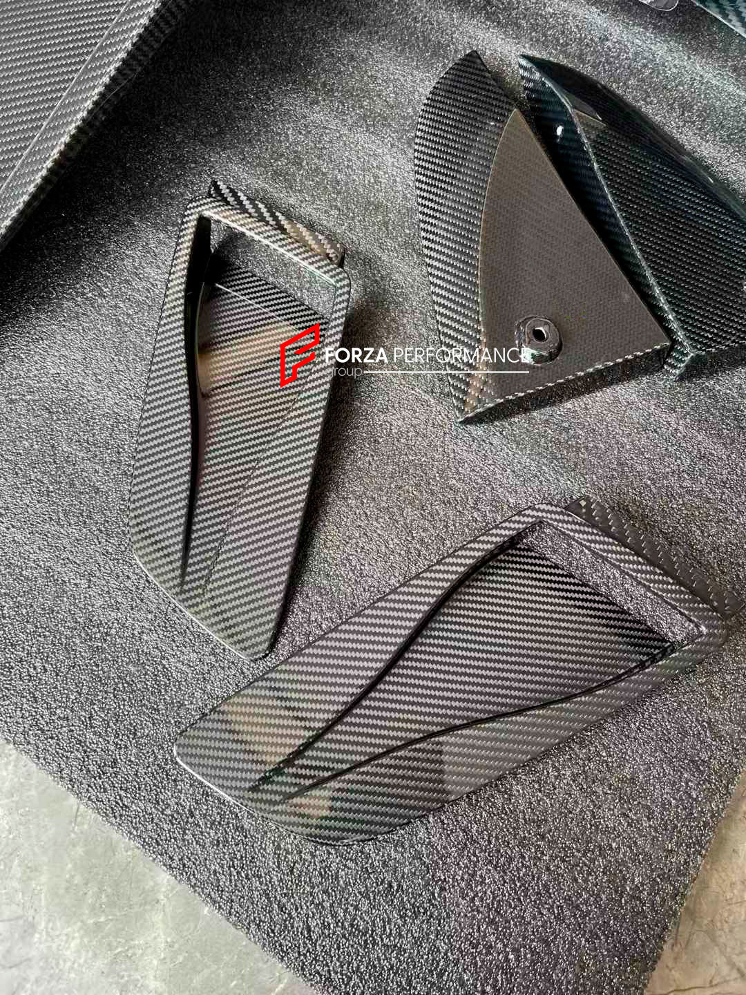 DRY CARBON PARTS for PORSCHE 718 982 CAYMAN GT4RS 2022+

Set includes:

Hood Trims
Side Fender Air Outlet Trims
Rear Diffuser
Rear Spoiler Trim

Material: Dry Carbon

Note: Professional installation is required.