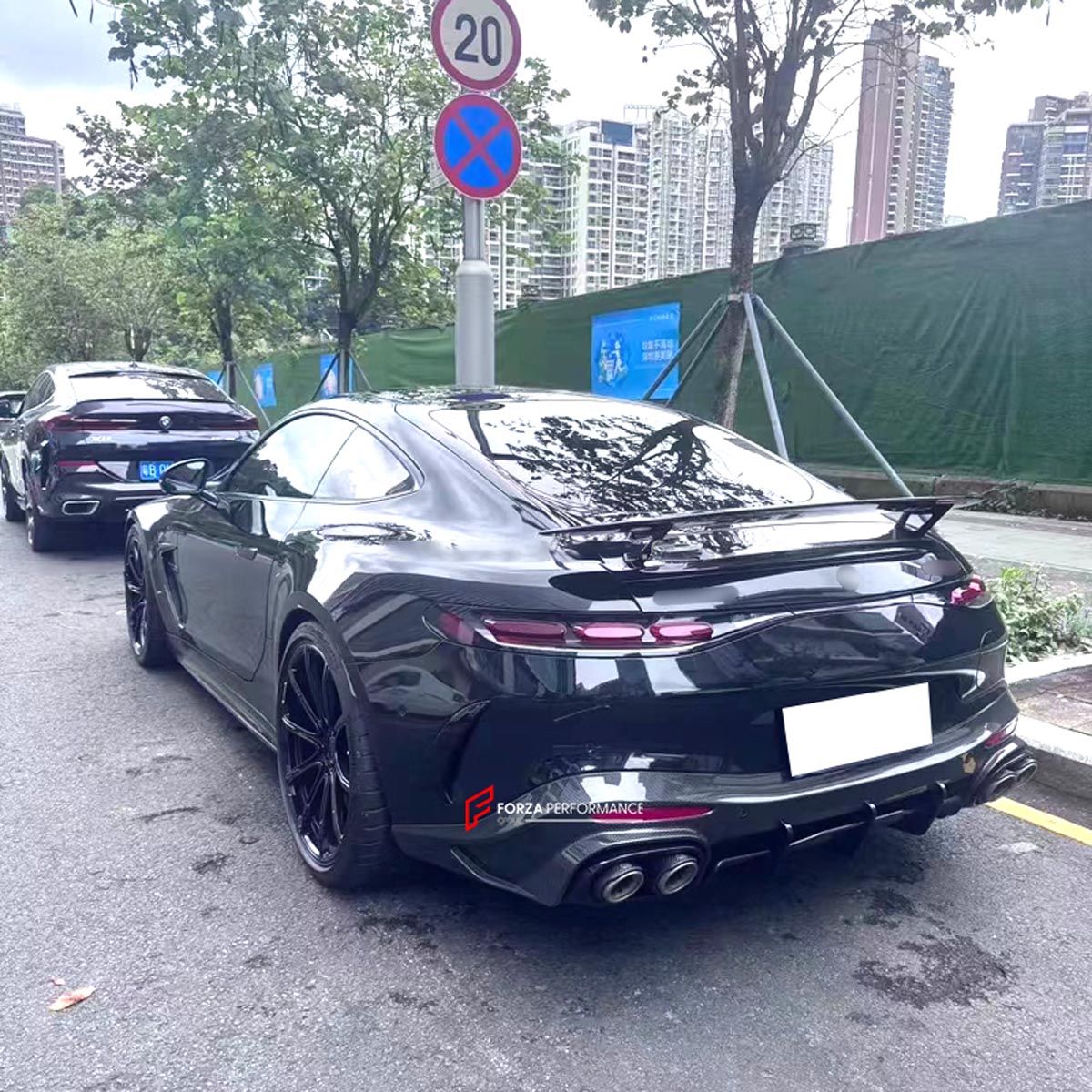 DRY CARBON REAR BUMPER DIFFUSER for MERCEDES BENZ AMG GT63S GT50 C192 2024+
Set includes:

Rear Diffuser
Exhaust Tips
Material: Dry Carbon

NOTE: Professional installation is required.