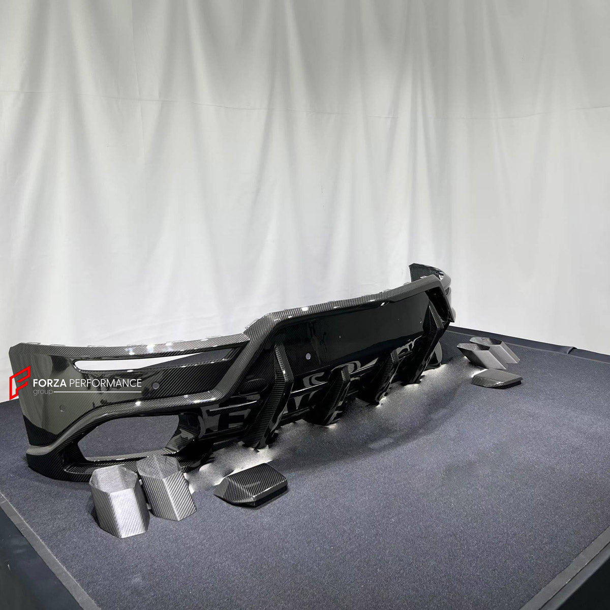 DRY CARBON REAR DIFFUSER AND EXHAUST TIPS for LAMBORGHINI URUS SE 2024+ FORZA PERFORMANCE custom fit U Style

Set includes:
Rear Diffuser
Exhaust Tips

Material: Dry Carbon

NOTE: Professional installation is required.