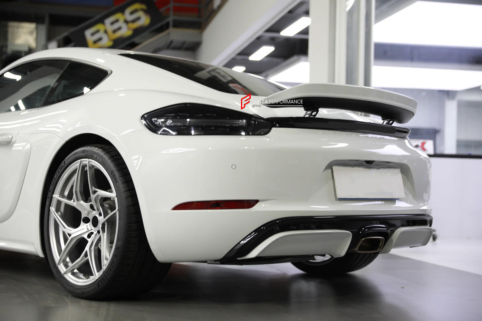DRY CARBON REAR DUCK SPOILER for PORSCHE 718 982 2016+

Set includes:

Rear Duck Spoiler

Material: Dry Carbon

Note: Professional installation is required