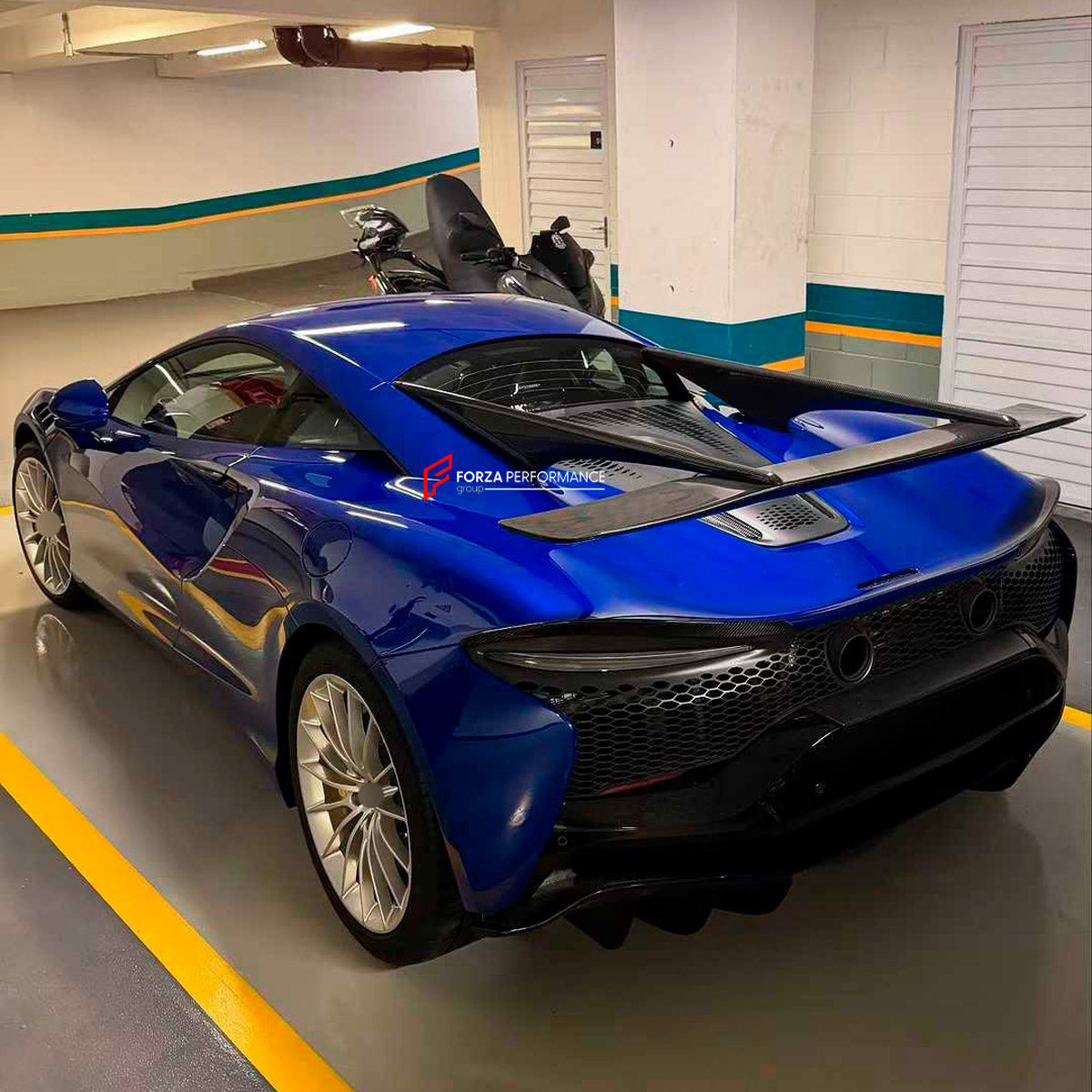 DRY CARBON REAR SPOILER WING for MCLAREN ARTURA 2021+ FORZA PERFORMANCE Novitec
Set includes:

Rear Spoiler Wing
Material: Dry Carbon

NOTE: Professional installation is required.