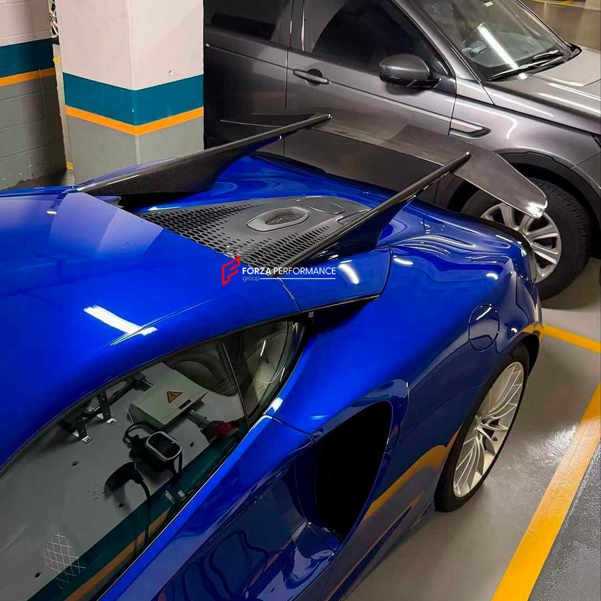 DRY CARBON REAR SPOILER WING for MCLAREN ARTURA 2021+ FORZA PERFORMANCE Novitec
Set includes:

Rear Spoiler Wing
Material: Dry Carbon

NOTE: Professional installation is required.