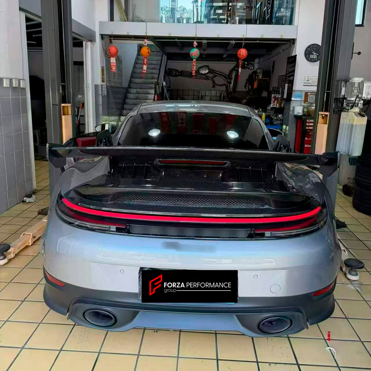 Dry Carbon Rear Spoiler Wing for Porsche 911 992.2 GT3 2024+
Set includes:

Rear Spoiler Wing
Material: Dry Carbon

NOTE: Professional installation is required.