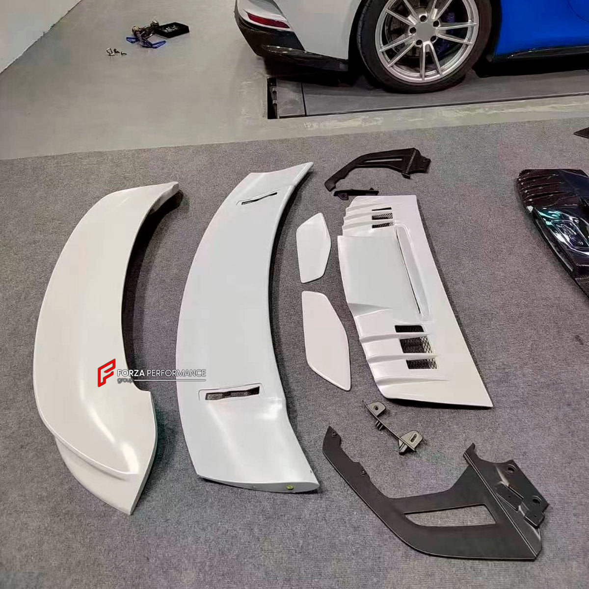 DRY CARBON Rear Spoiler Wing for Porsche 911 992 GT3 2019+
Set includes:

Rear Spoiler Wing
Material: Dry Carbon

NOTE: Professional installation is required.