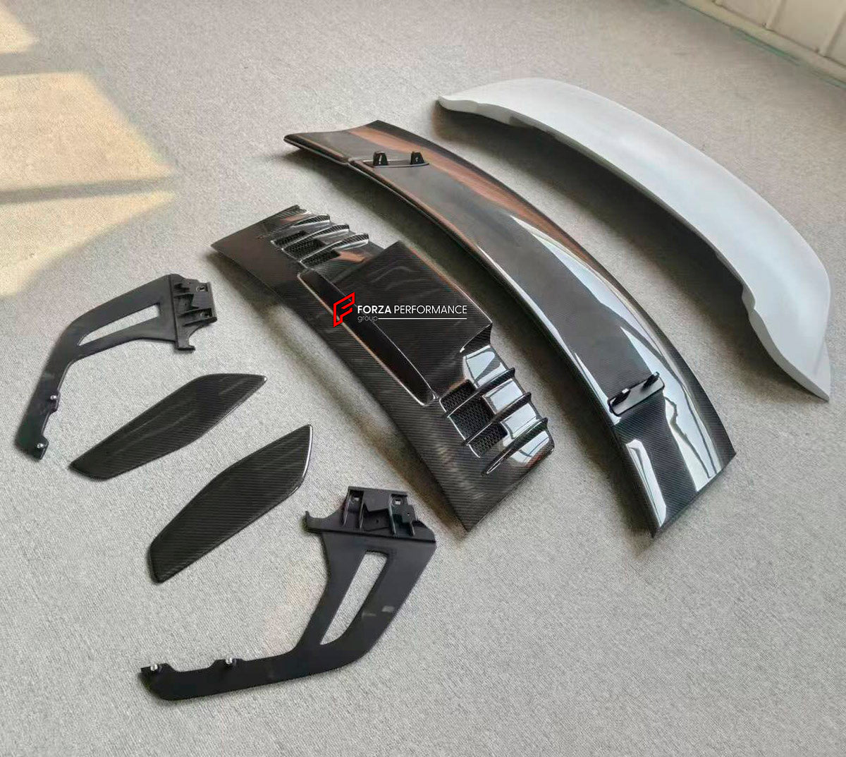 DRY CARBON Rear Spoiler Wing for Porsche 911 992 GT3 2019+
Set includes:

Rear Spoiler Wing
Material: Dry Carbon

NOTE: Professional installation is required.