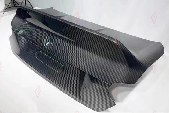 DRY CARBON REAR TRUNK COVER CSL STYLE for BMW M2 G87 2023+
Set includes:

Rear Trunk Cover
Material: Dry Carbon

NOTE: Professional installation is required.