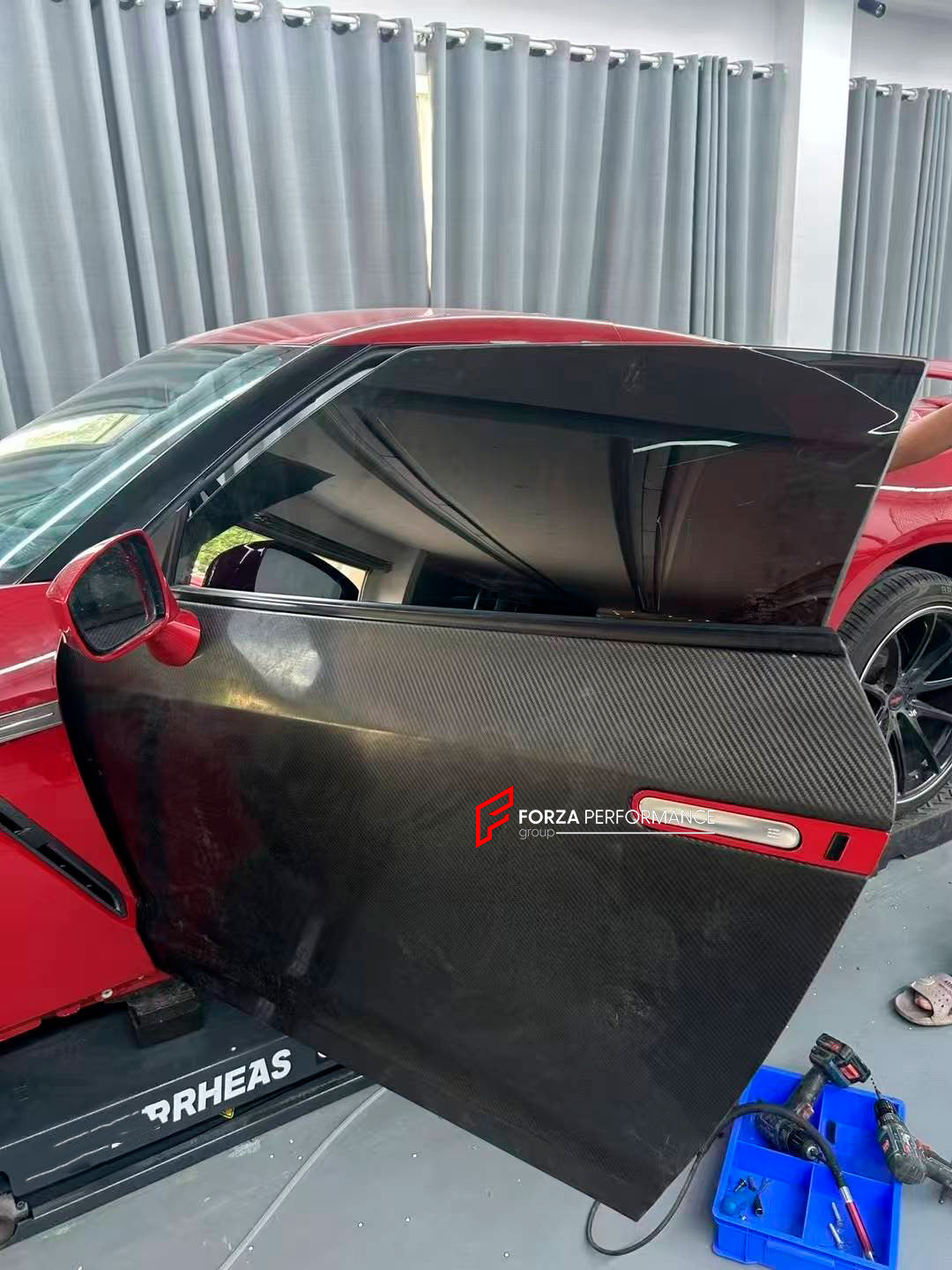 DRY CARBON REPLACEMENT DOORS for NISSAN GT-R R35 2007+

Set includes:

Doors

Material: Dry Carbon

NOTE: Professional installation is required.

CONTACT US FOR PRICING