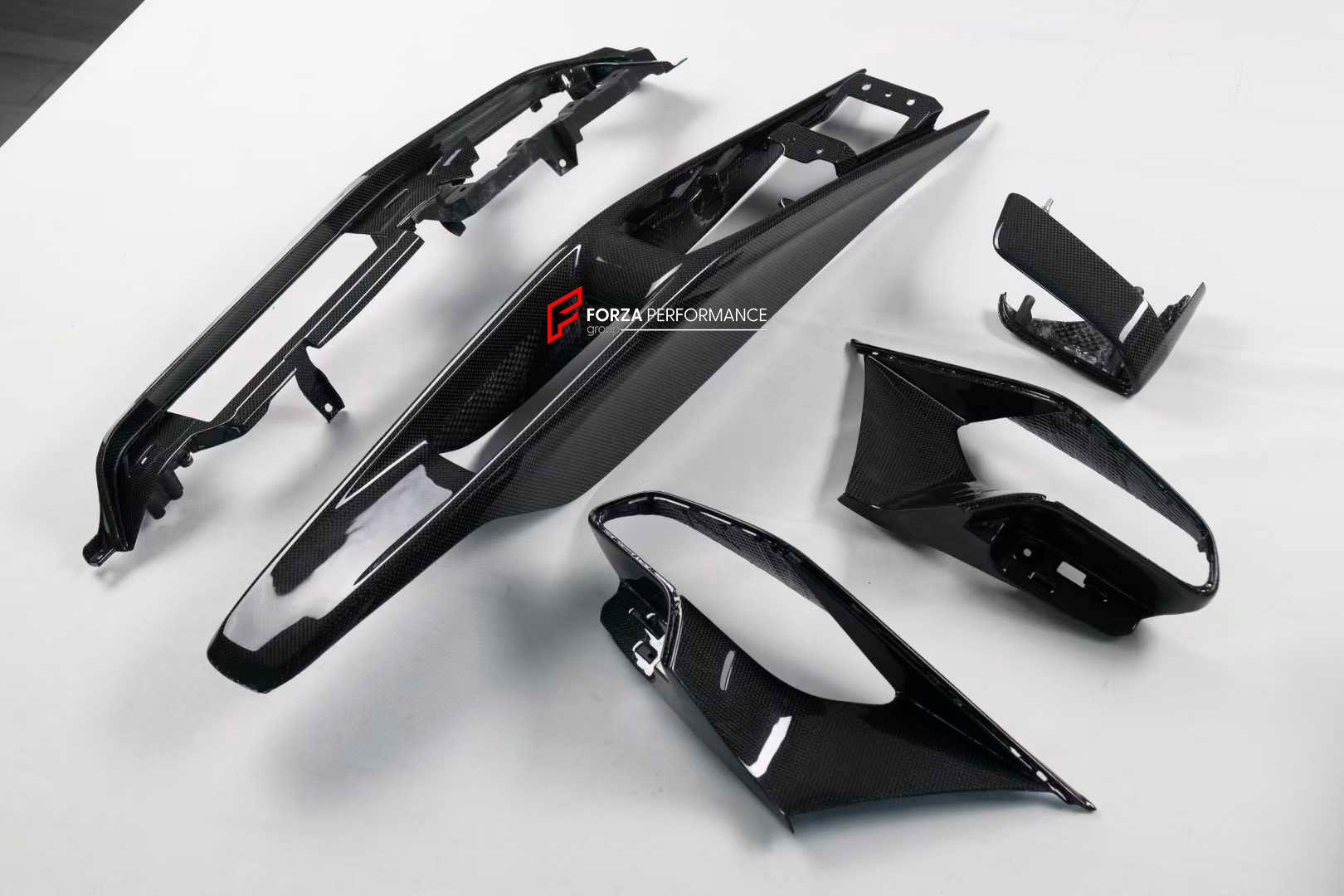 DRY CARBON REPLACEMENT INTERIOR KIT for FERRARI 296 GTS GTB

Set includes:

Dashboard Trims

Air Vent Trims
Central Console Trim

Material: Dry Carbon