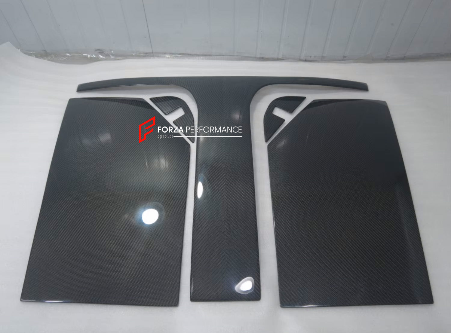 DRY CARBON ROOF COVER for MCLAREN 720S 2017 - 2023

Set includes:

Roof Cover

Material: Carbon Fiber

NOTE: Professional installation is required