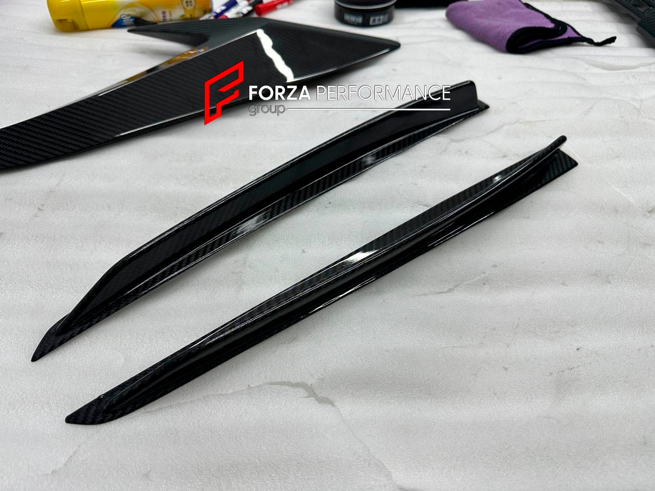 DRY CARBON ROOF RAILS for PORSCHE 911 992.1 GT3 RS 2023 - 2025

Set includes:
Roof Rails

Material: Dry Carbon

Note: Professional installation is required&nbsp;