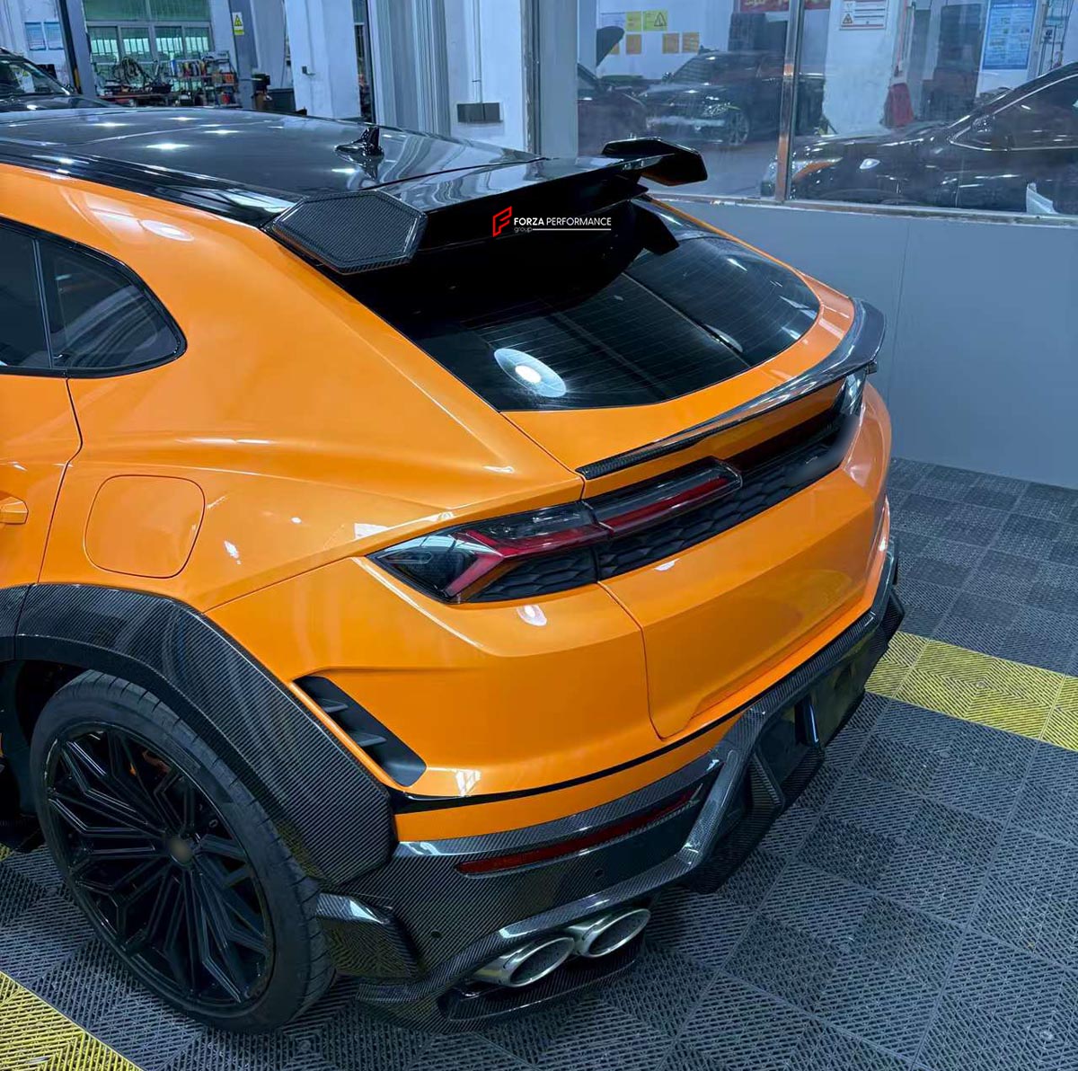 DRY CARBON ROOF SPOILER for LAMBORGHINI URUS SE 2024+
Set includes:

Roof Spoiler
Material: Dry Carbon

NOTE: Professional installation is required.