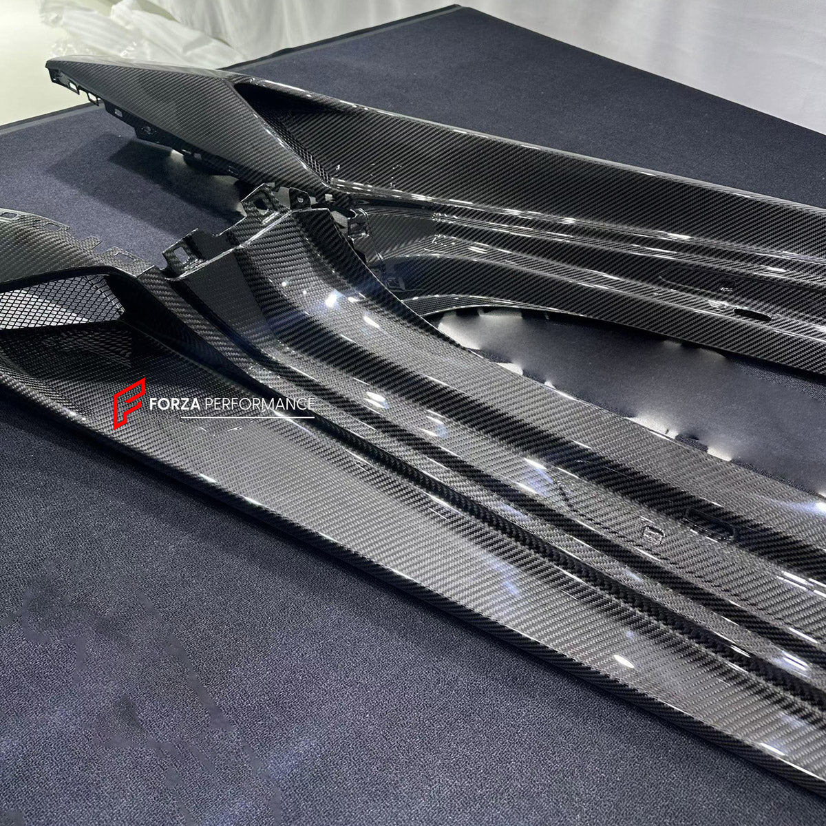 DRY CARBON SIDE SKIRTS for LAMBORGHINI HURACAN EVO 2019 - 2024

Set includes:
Side Skirts

Material: Dry Carbon

NOTE: Professional installation is required.