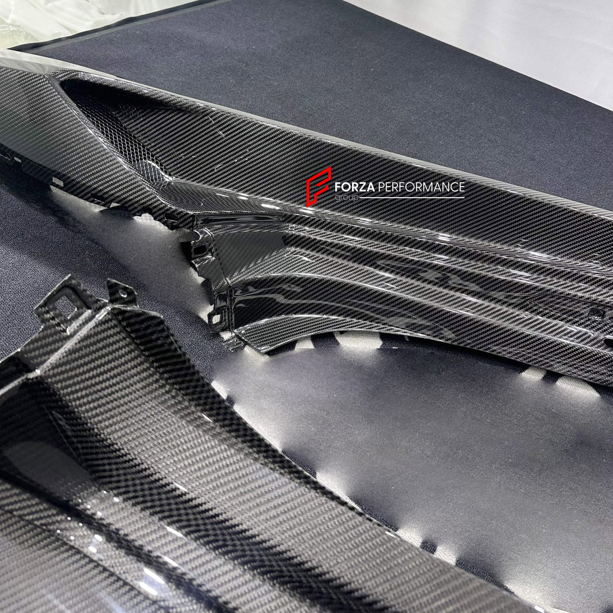 DRY CARBON SIDE SKIRTS for LAMBORGHINI HURACAN EVO 2019 - 2024

Set includes:
Side Skirts

Material: Dry Carbon

NOTE: Professional installation is required.