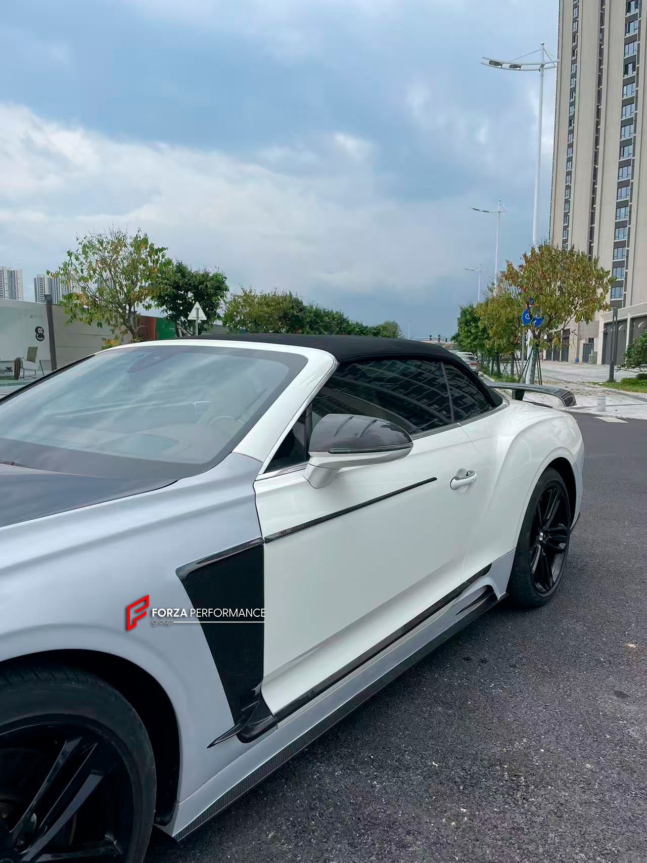 DRY CARBON WIDE BODY KIT for BENTLEY CONTINENTAL GT GTC 2018 - 2024

Set includes:
Front Lip
Front Bumper
Front Bumper Trims
Grille
Hood / Bonnet
Front Fenders
Side Mirror Covers
Side Trims
Side Skirts
Folding Roof Cover
Rear Spoiler
Rear Bumper
Rear Diffuser

Material: Dry Carbon

Note: Professional installation is required.