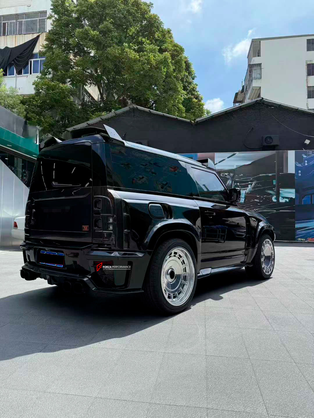 DRY CARBON WIDE BODY KIT for LAND ROVER DEFENDER L663 90 2020+

Set includes:

Front Lip
Front Bumper Trims
Front Grille
Hood / Bonnet
Side Mirrors Covers
Front Fenders
Roof Led Bar
Side Skirts
Rear Fenders
Rear Trunk Cover
Rear Bumper
Rear Diffuser
Exhaust Tips

Material: Dry Carbon

Note: Professional installation is required.