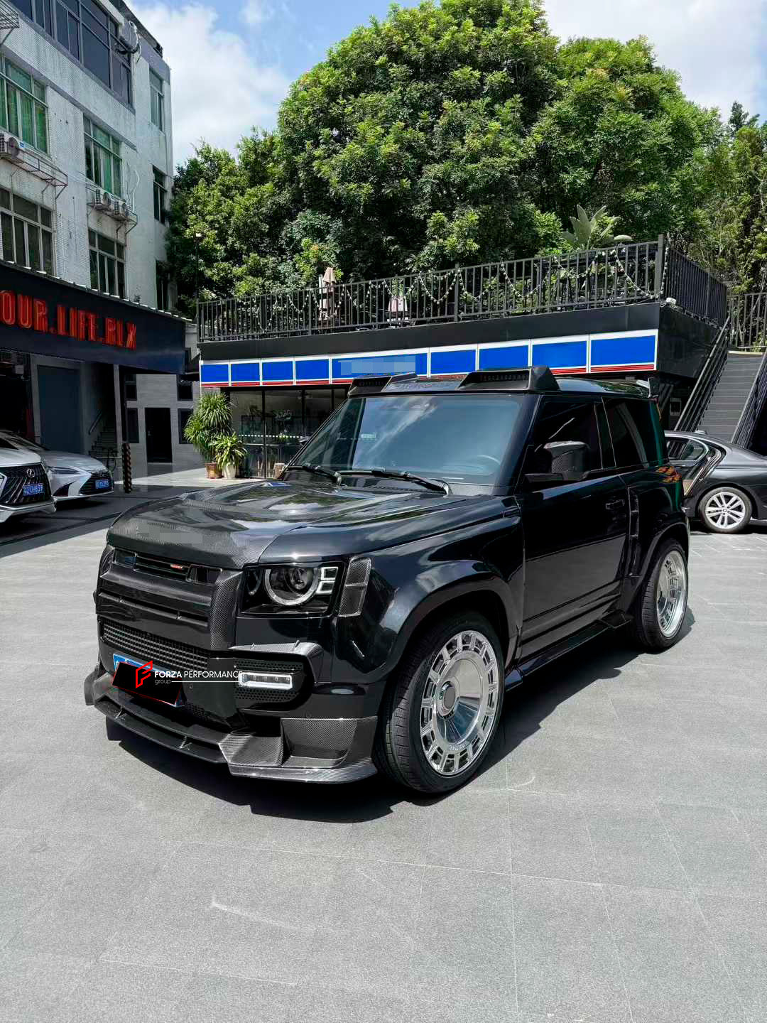 DRY CARBON WIDE BODY KIT for LAND ROVER DEFENDER L663 90 2020+

Set includes:

Front Lip
Front Bumper Trims
Front Grille
Hood / Bonnet
Side Mirrors Covers
Front Fenders
Roof Led Bar
Side Skirts
Rear Fenders
Rear Trunk Cover
Rear Bumper
Rear Diffuser
Exhaust Tips

Material: Dry Carbon

Note: Professional installation is required.