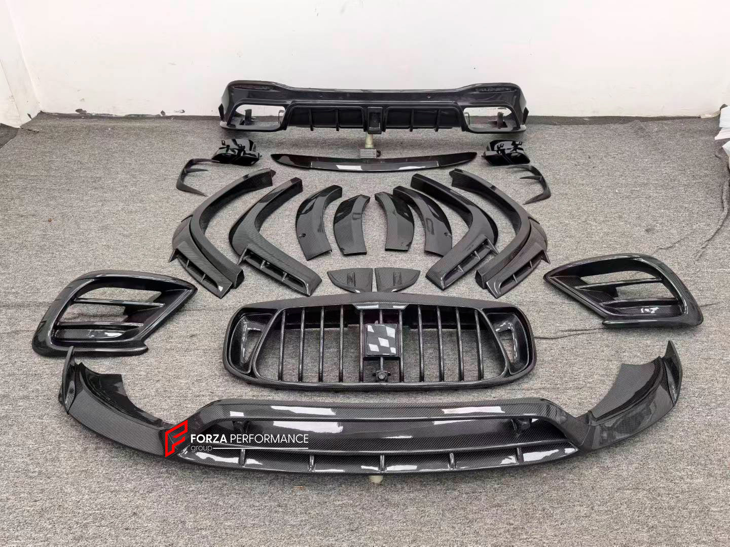DRY CARBON WIDE BODY KIT for MERCEDES BENZ GLS X167 2019+

Set includes:

Front Lip
Front Air Vent Cover
Front Grille
Fender Flares
Fender Flares Trims
Roof Spoiler
Rear Bumper Trims

Rear Diffuser
Exhaust Tips


Material: Dry Carbon

Note: Professional installation is required.