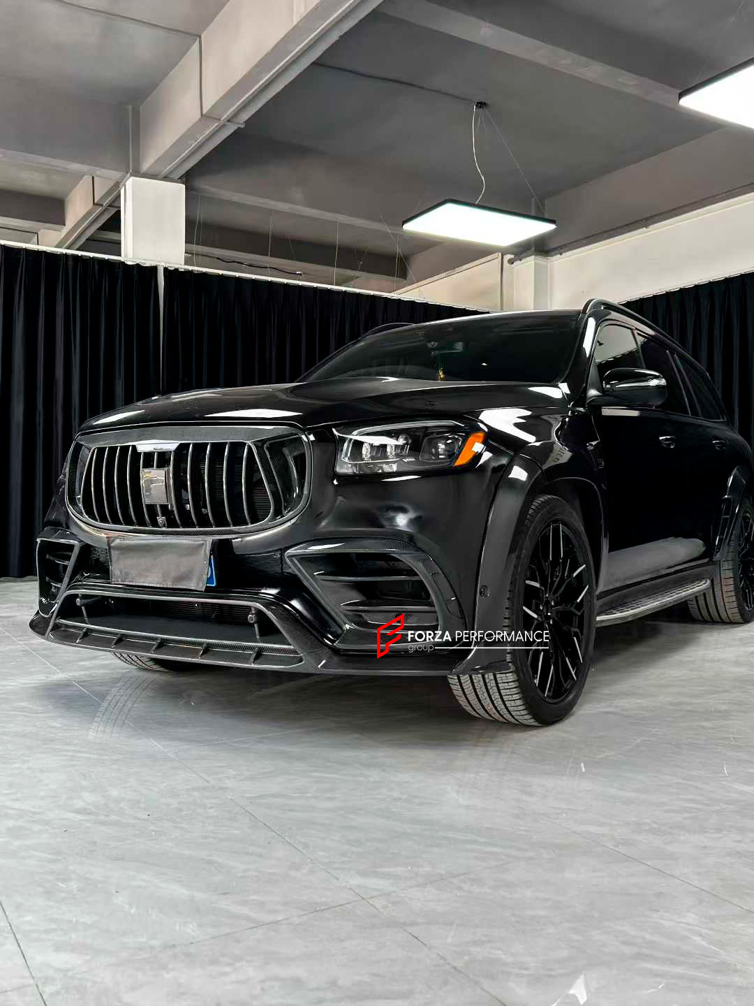DRY CARBON WIDE BODY KIT for MERCEDES BENZ GLS X167 2019+

Set includes:

Front Lip
Front Air Vent Cover
Front Grille
Fender Flares
Fender Flares Trims
Roof Spoiler
Rear Bumper Trims

Rear Diffuser
Exhaust Tips


Material: Dry Carbon

Note: Professional installation is required.