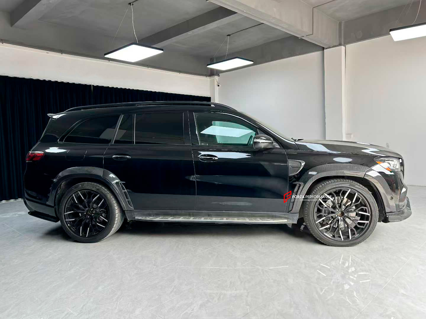 DRY CARBON WIDE BODY KIT for MERCEDES BENZ GLS X167 2019+

Set includes:

Front Lip
Front Air Vent Cover
Front Grille
Fender Flares
Fender Flares Trims
Roof Spoiler
Rear Bumper Trims

Rear Diffuser
Exhaust Tips


Material: Dry Carbon

Note: Professional installation is required.