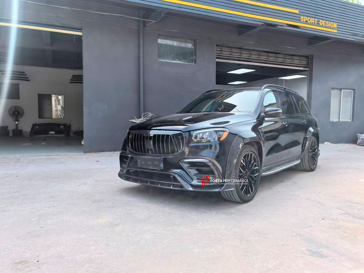 DRY CARBON WIDE BODY KIT for MERCEDES BENZ GLS X167 2019+

Set includes:

Front Lip
Front Air Vent Cover
Front Grille
Fender Flares
Fender Flares Trims
Roof Spoiler
Rear Bumper Trims

Rear Diffuser
Exhaust Tips


Material: Dry Carbon

Note: Professional installation is required.