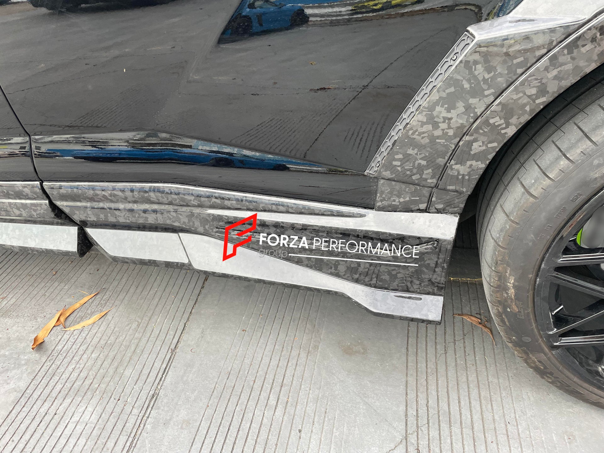 DRY CARBON WIDEBODY KIT for LAMBORGHINI URUS SE 2025 Forza Performance custom fit buy Mansory style design