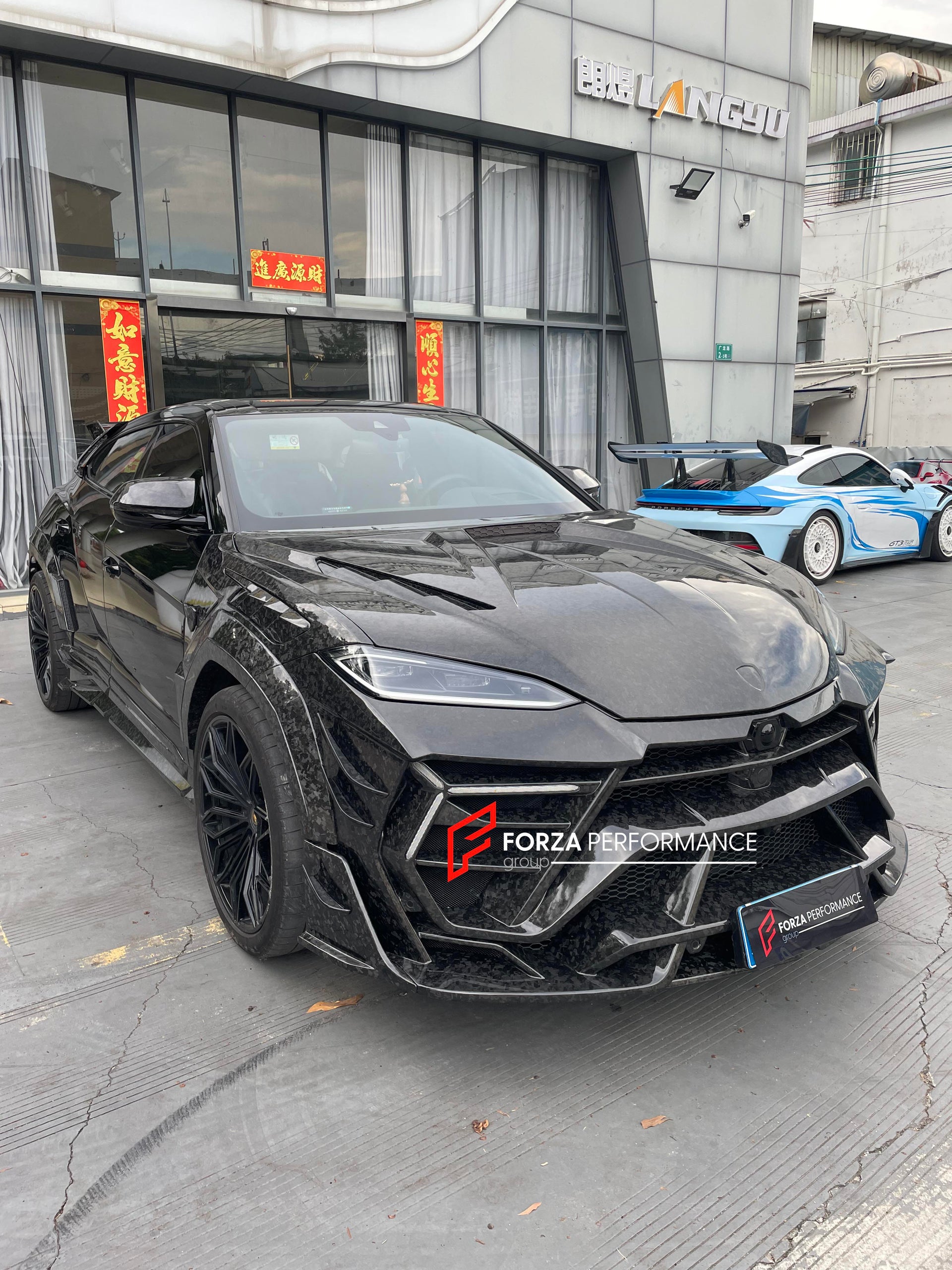 DRY CARBON WIDEBODY KIT for LAMBORGHINI URUS SE 2025 Forza Performance custom fit buy Mansory style design