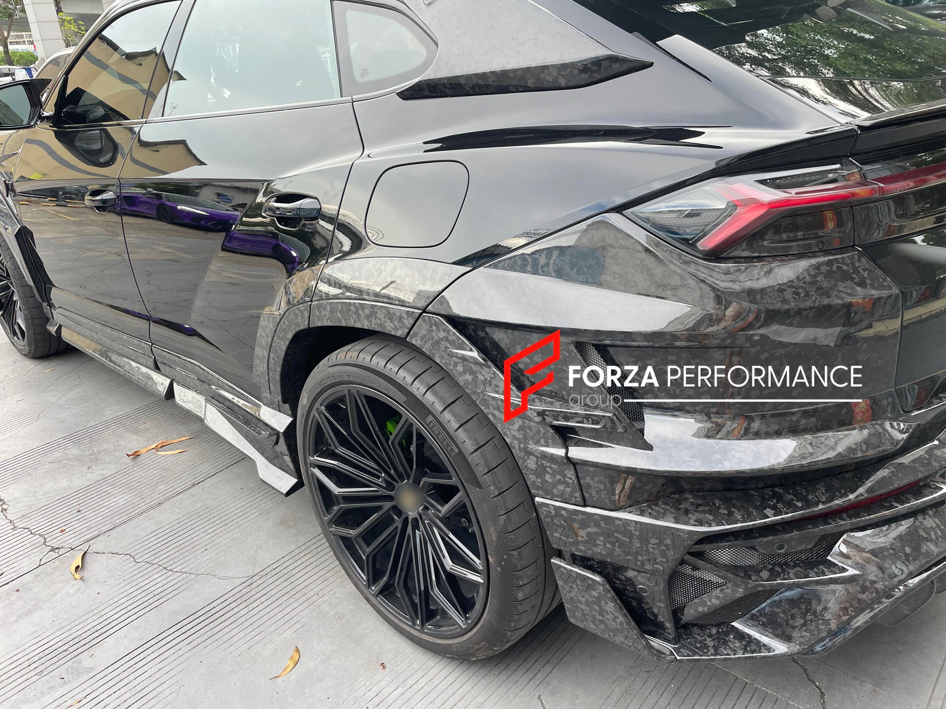 DRY CARBON WIDEBODY KIT for LAMBORGHINI URUS SE 2025 Forza Performance custom fit buy Mansory style design