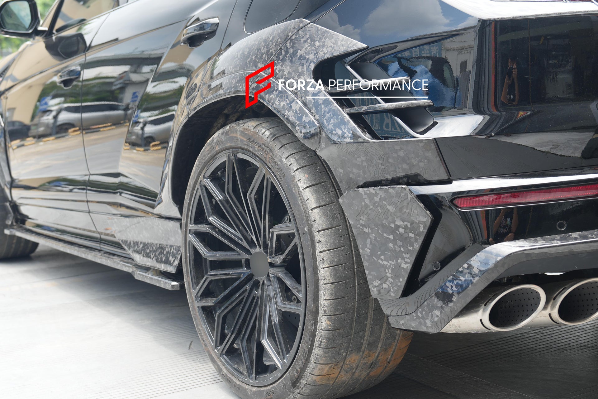 DRY CARBON WIDEBODY KIT for LAMBORGHINI URUS SE 2024+