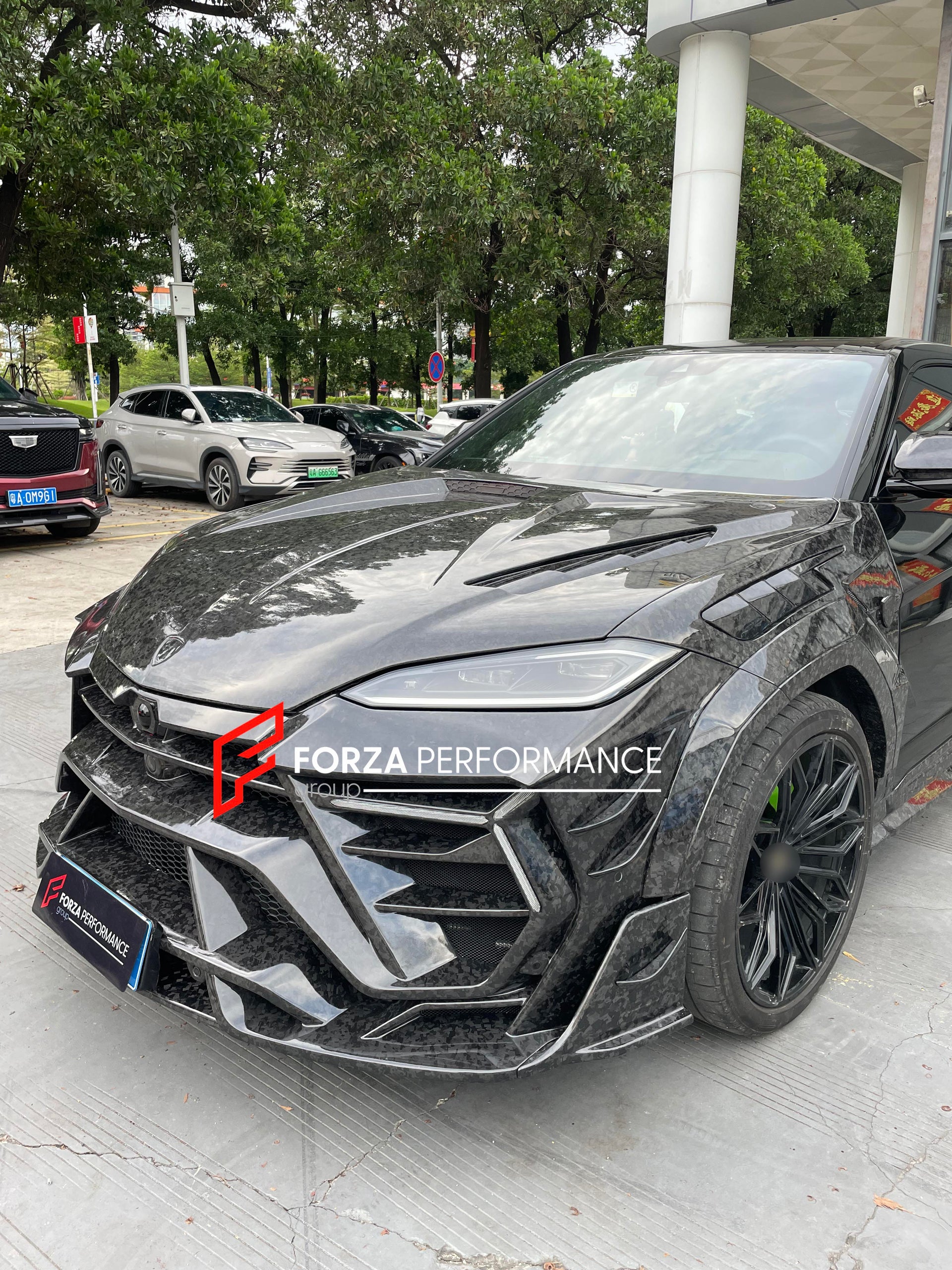 DRY CARBON WIDEBODY KIT for LAMBORGHINI URUS SE 2025 Forza Performance custom fit buy Mansory style design