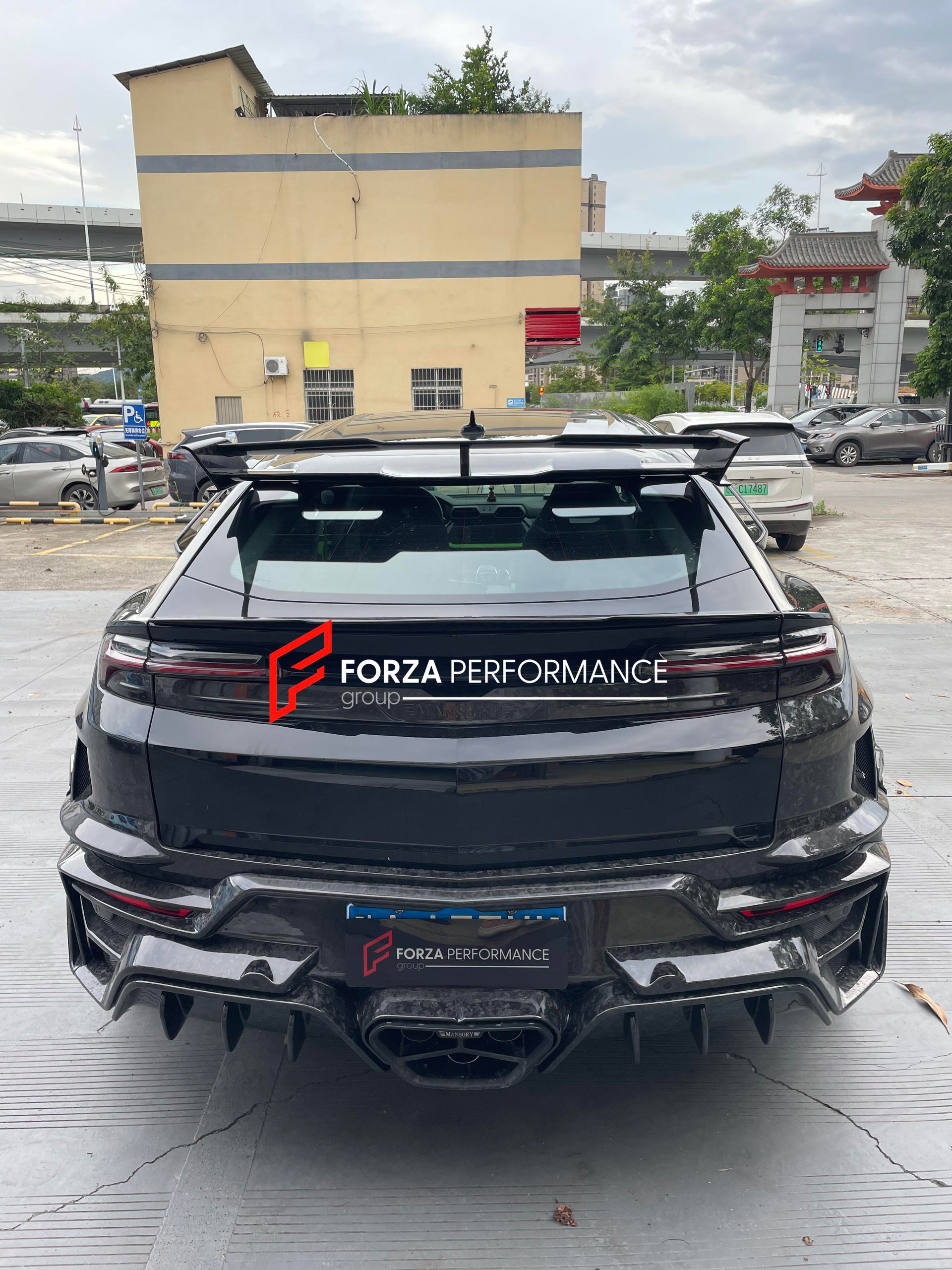DRY CARBON WIDEBODY KIT for LAMBORGHINI URUS SE 2025 Forza Performance custom fit buy Mansory style design