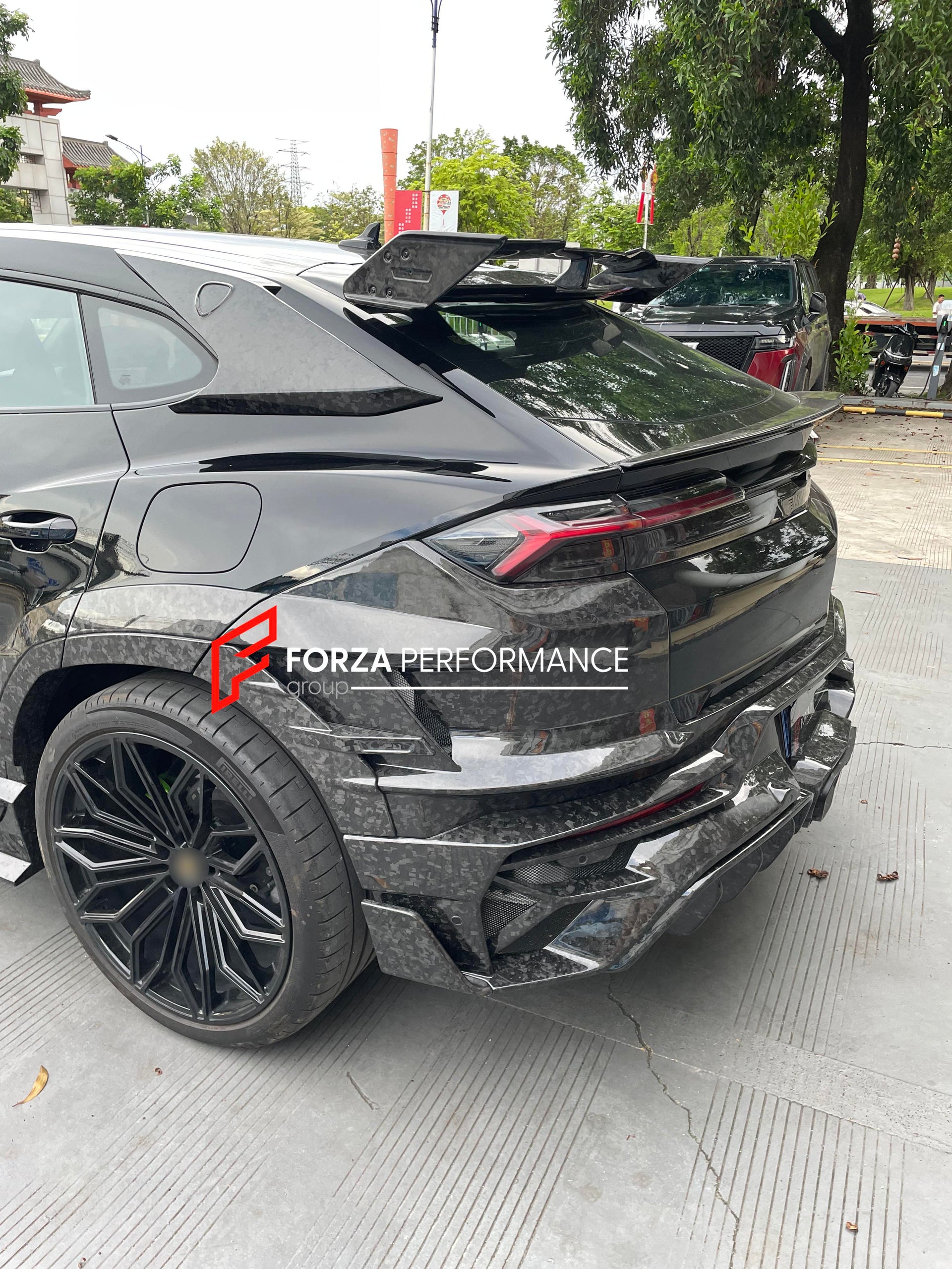 DRY CARBON WIDEBODY KIT for LAMBORGHINI URUS SE 2025 Forza Performance custom fit buy Mansory style design