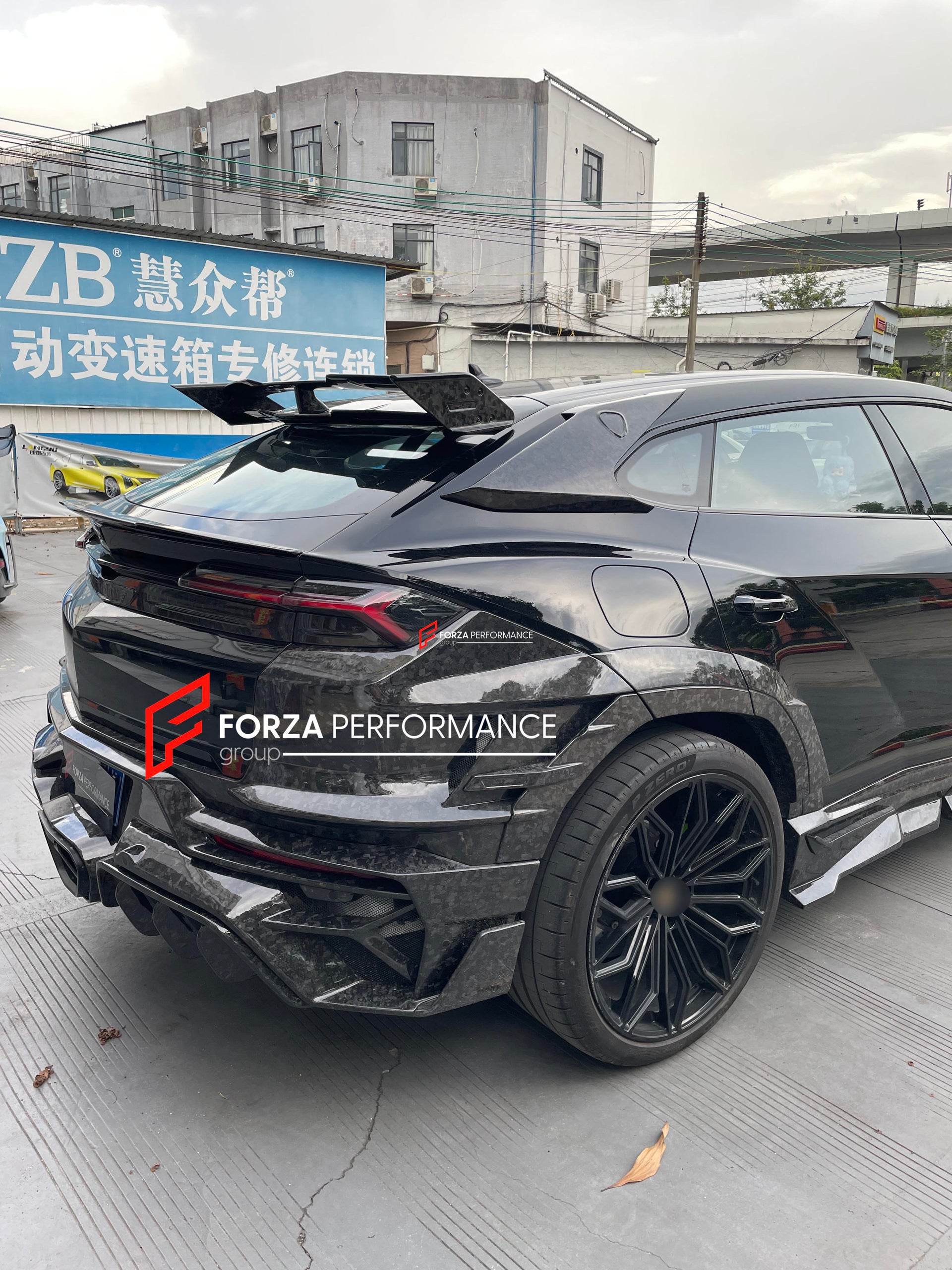 DRY CARBON WIDEBODY KIT for LAMBORGHINI URUS SE 2025 Forza Performance custom fit buy Mansory style design
