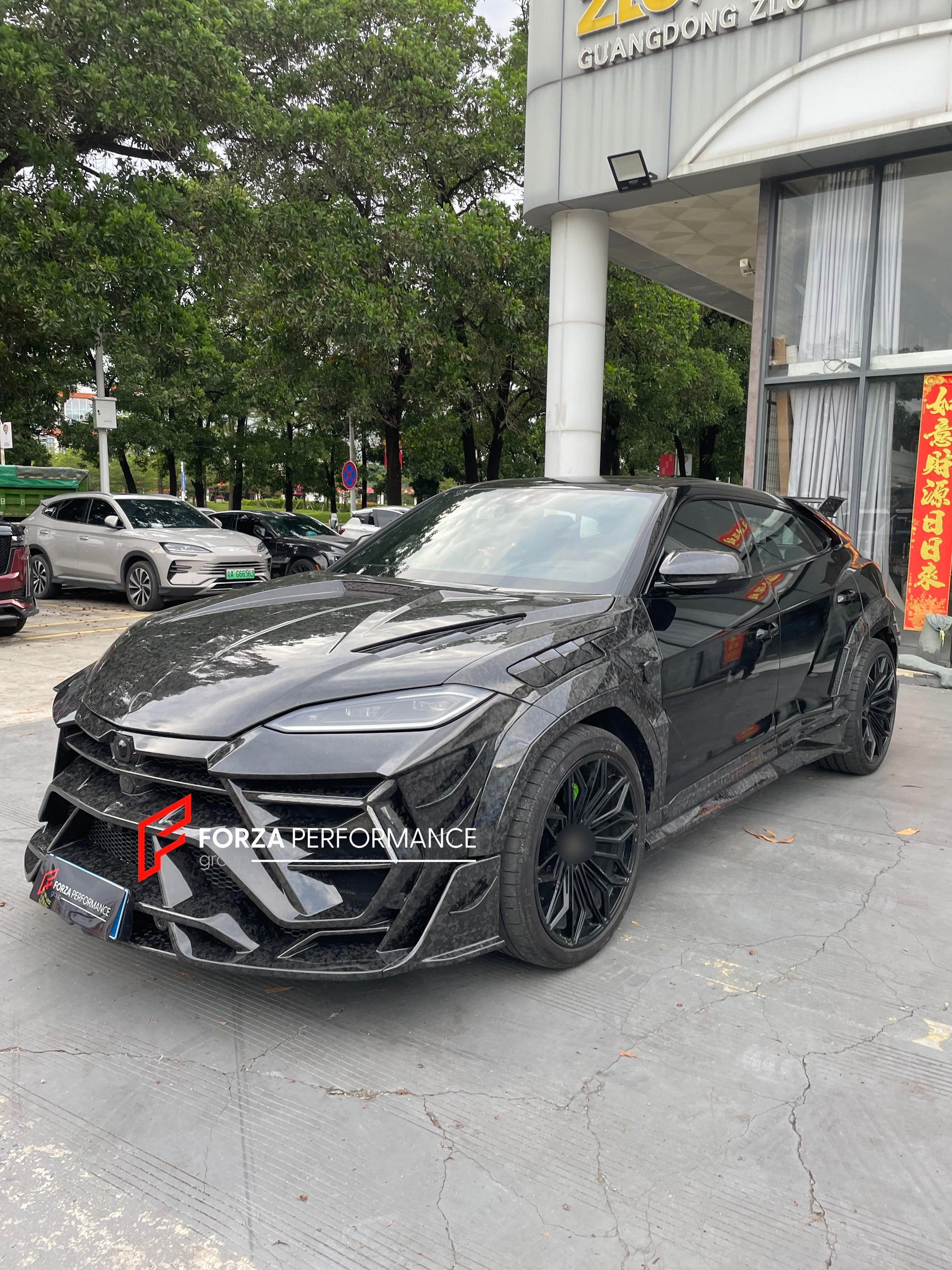 DRY CARBON WIDEBODY KIT for LAMBORGHINI URUS SE 2025 Forza Performance custom fit buy Mansory style design