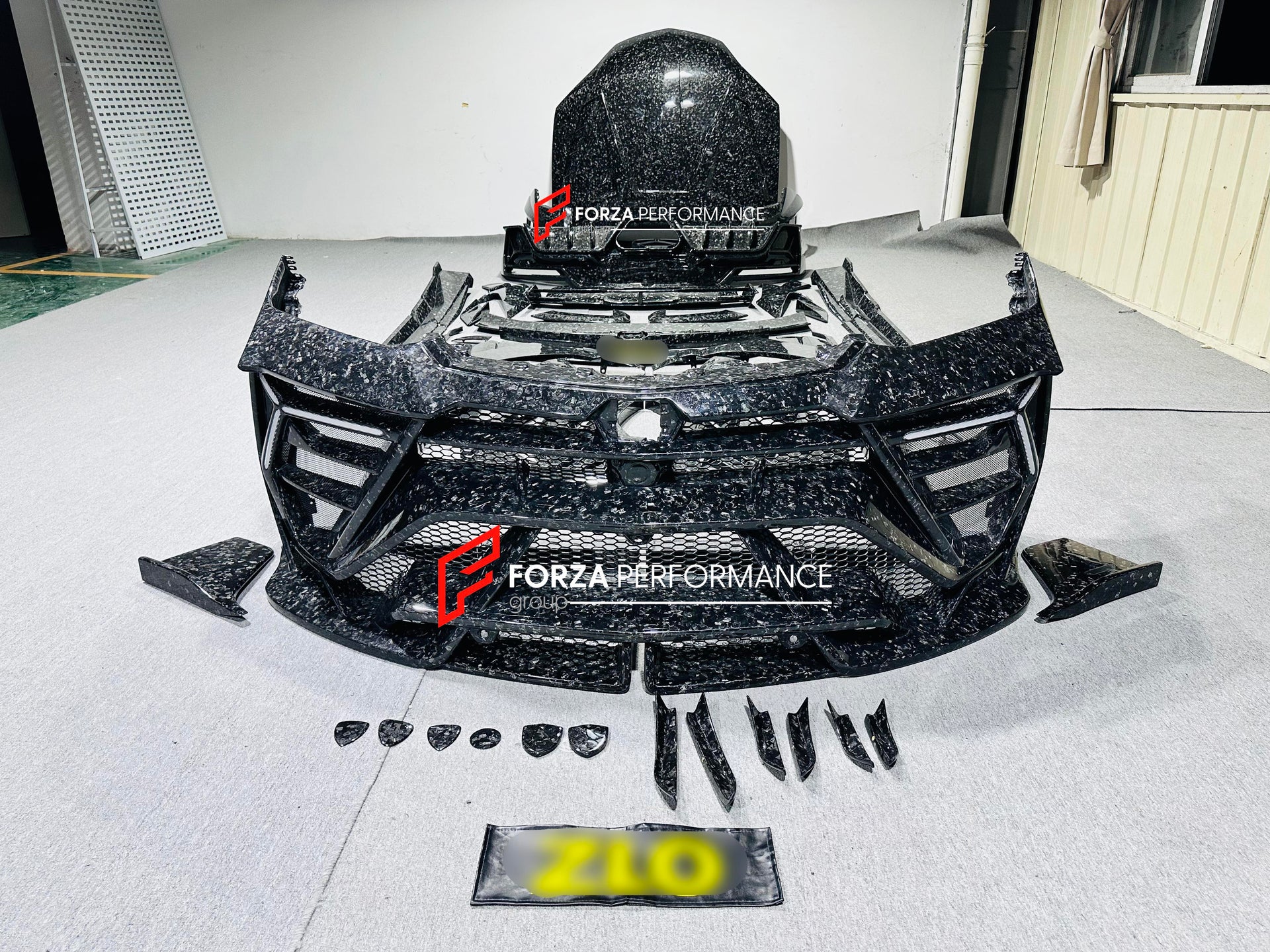 DRY CARBON WIDEBODY KIT for LAMBORGHINI URUS SE 2025 Forza Performance custom fit buy Mansory style design