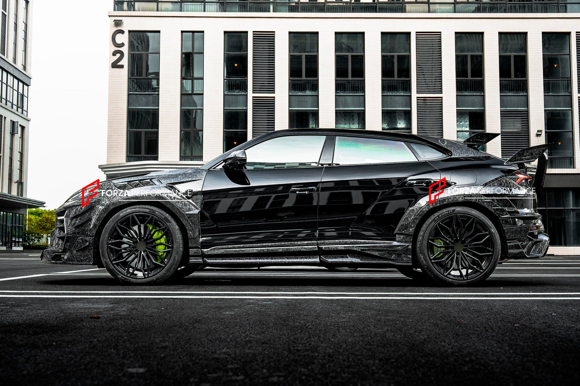 DRY CARBON WIDEBODY KIT for LAMBORGHINI URUS SE 2025 Forza Performance custom fit buy Mansory style design
