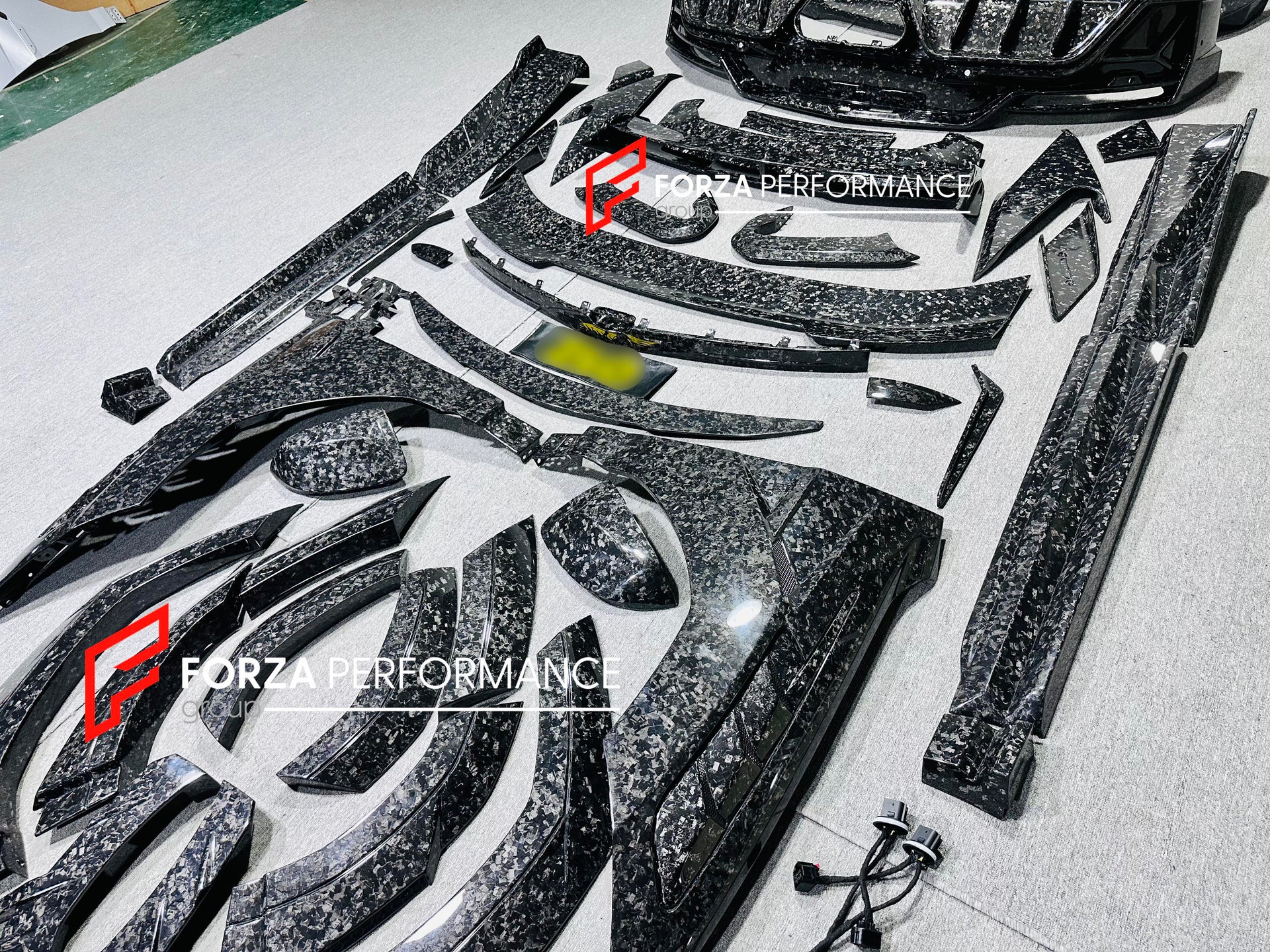 DRY CARBON WIDEBODY KIT for LAMBORGHINI URUS SE 2025 Forza Performance custom fit buy Mansory style design