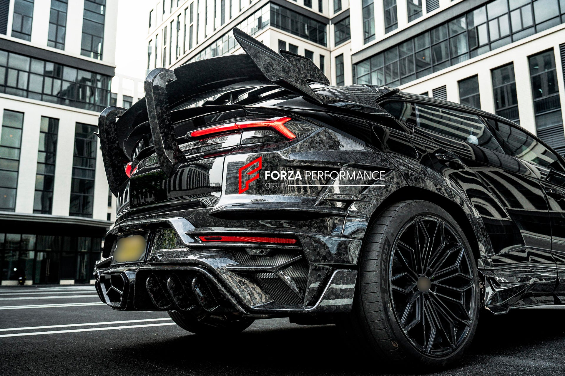 DRY CARBON WIDEBODY KIT for LAMBORGHINI URUS SE 2025 Forza Performance custom fit buy Mansory style design